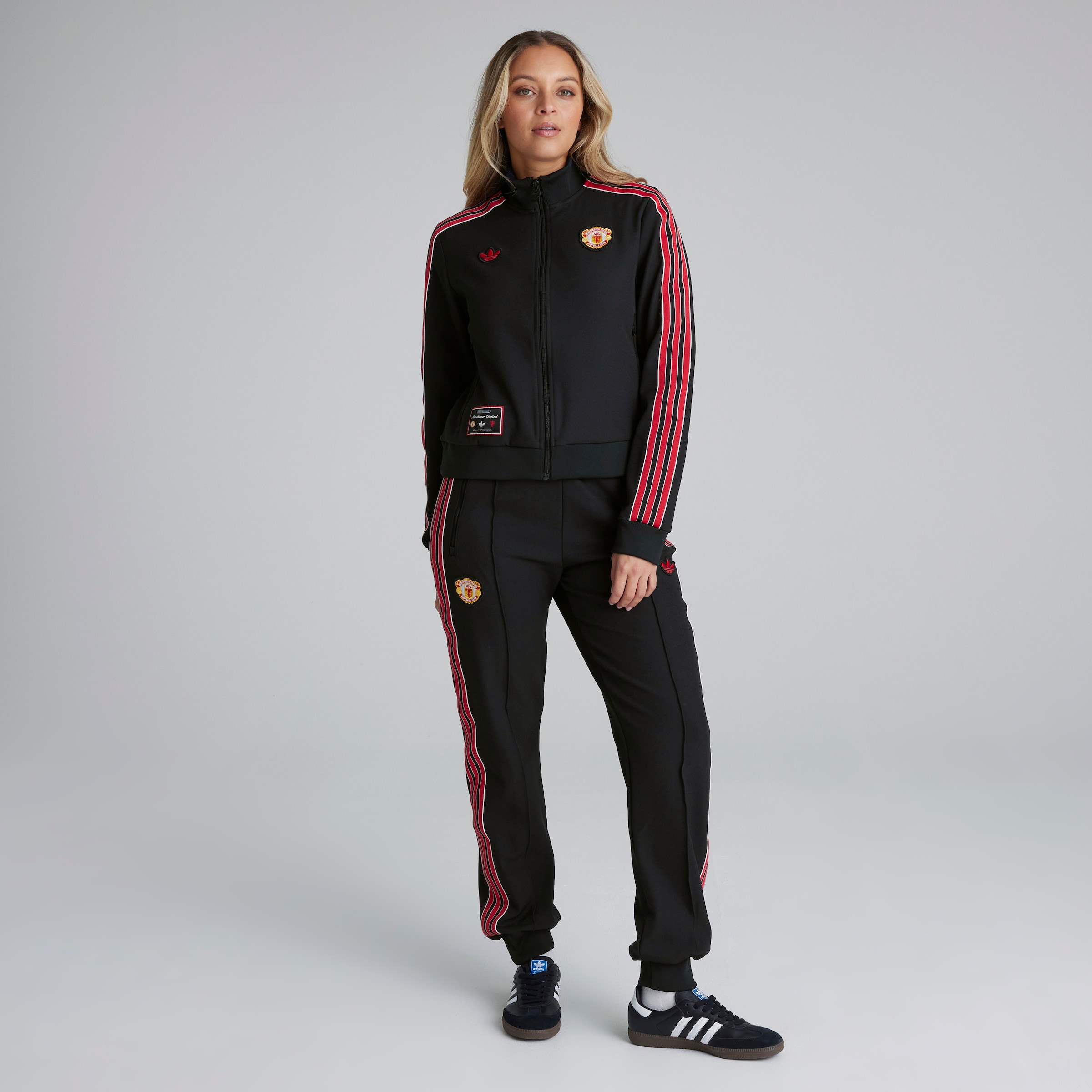 Manchester United x adidas Womens Terrace Icons Track Top Black Noir Détail [3-8]