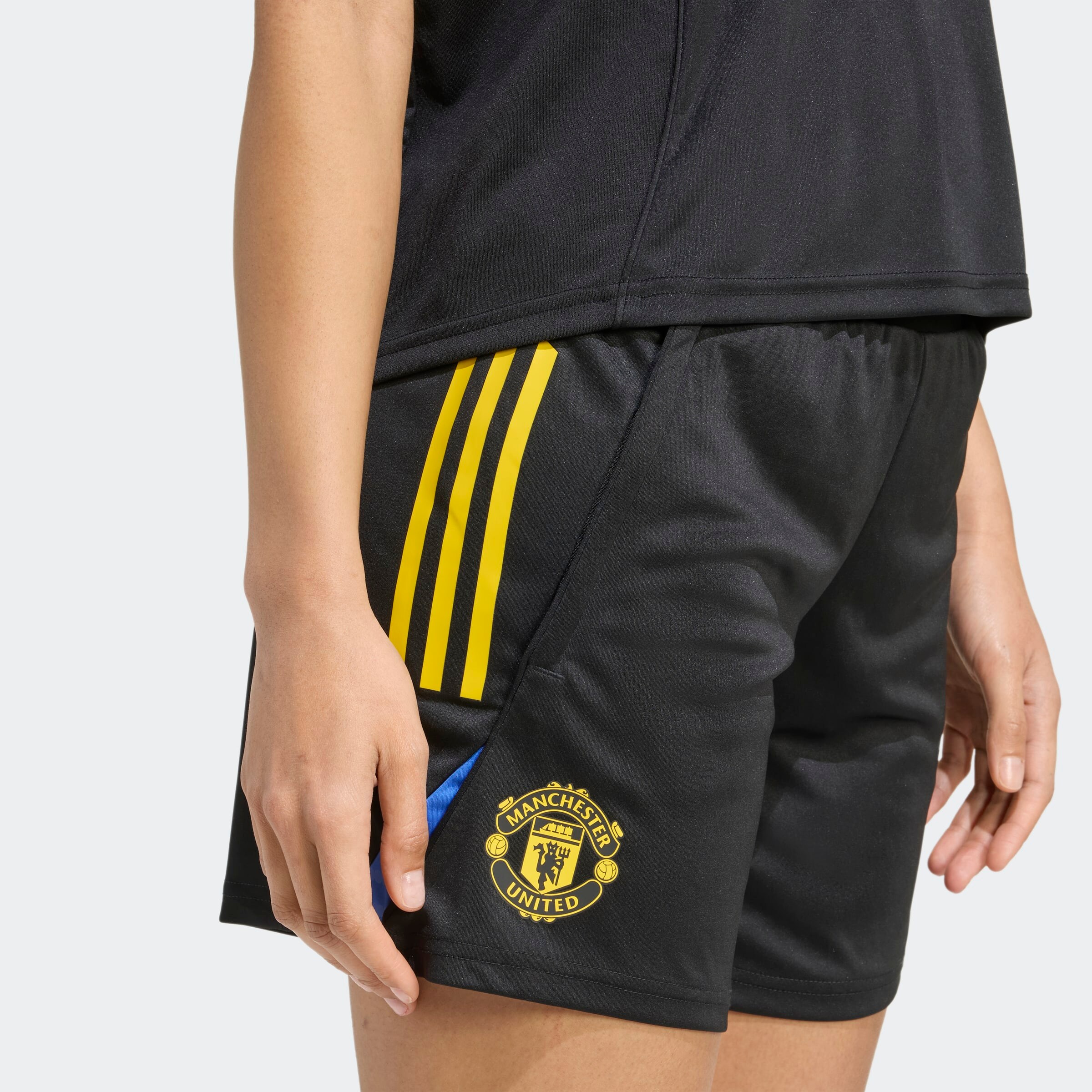 Manchester United Tiro 25 Competition Training Shorts Womens Schwarz Detail [4-5]