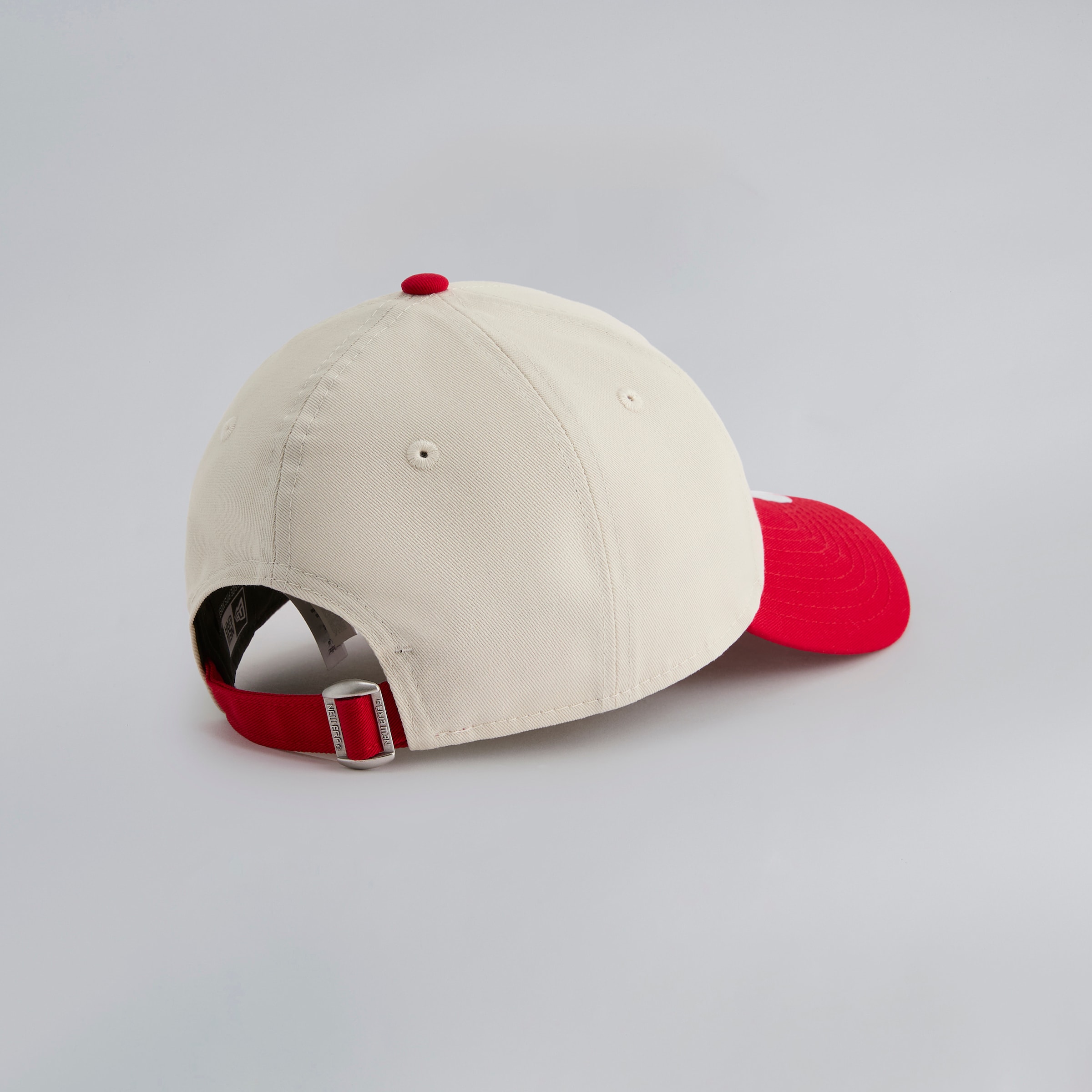 Manchester United x New Era Womens 9Forty Contrast Cap Cream Beige Detail [4-5]