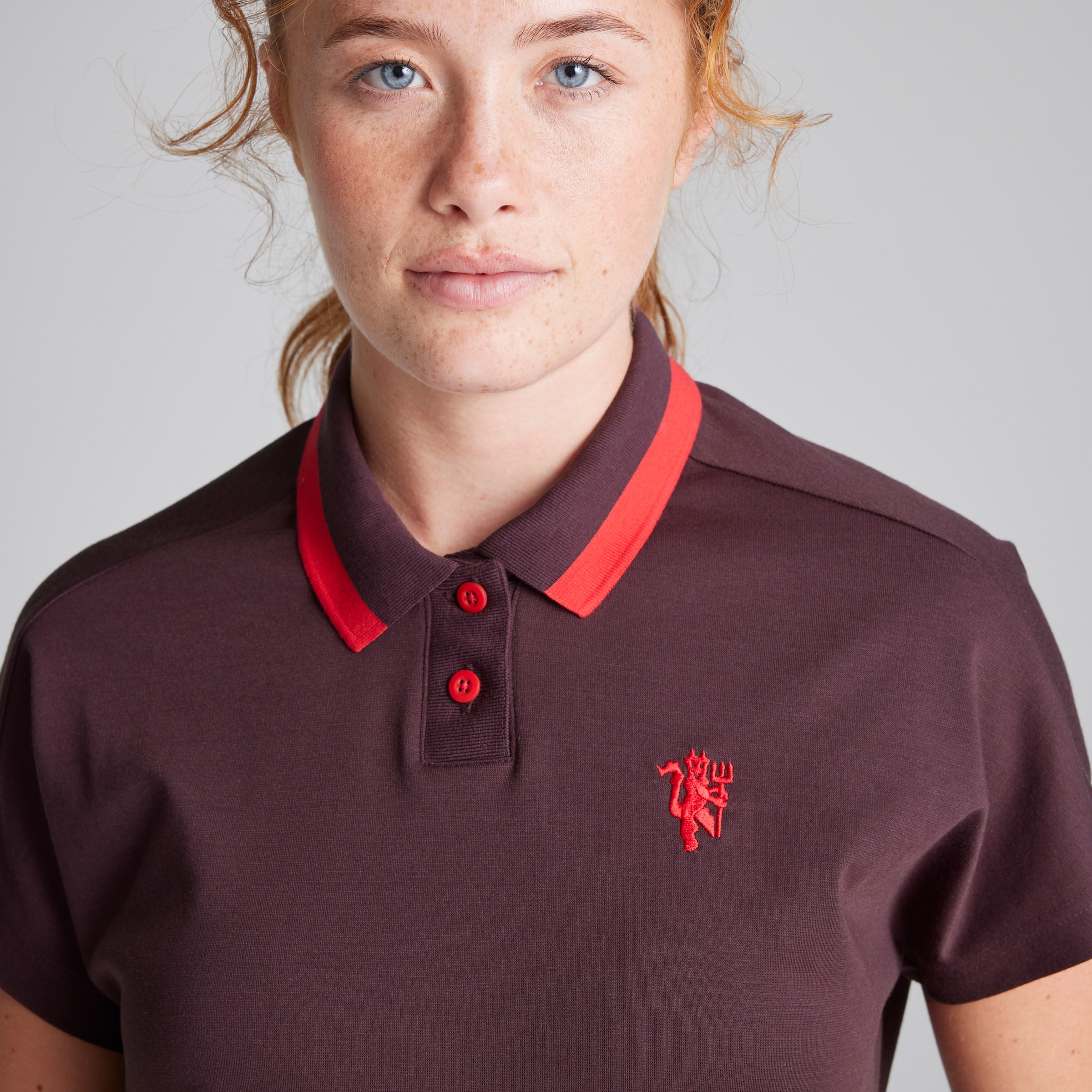 Manchester United x adidas Womens Golf Go-To Polo Shirt Burgundy Détail [4-5]
