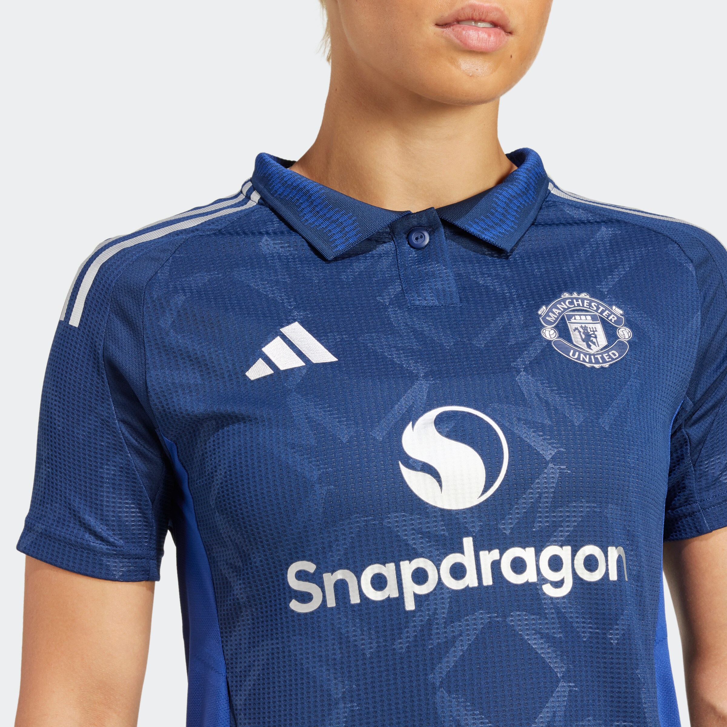 Manchester United 24/25 Womens  Away Authentic Jersey Blue Detail [3-4]