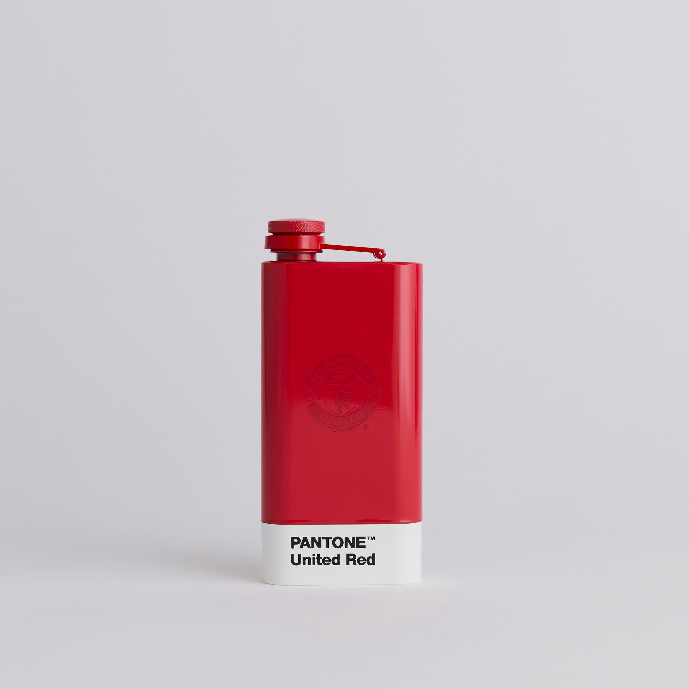 Manchester United x Pantone Hip Flask Red Red Detail [1-4]