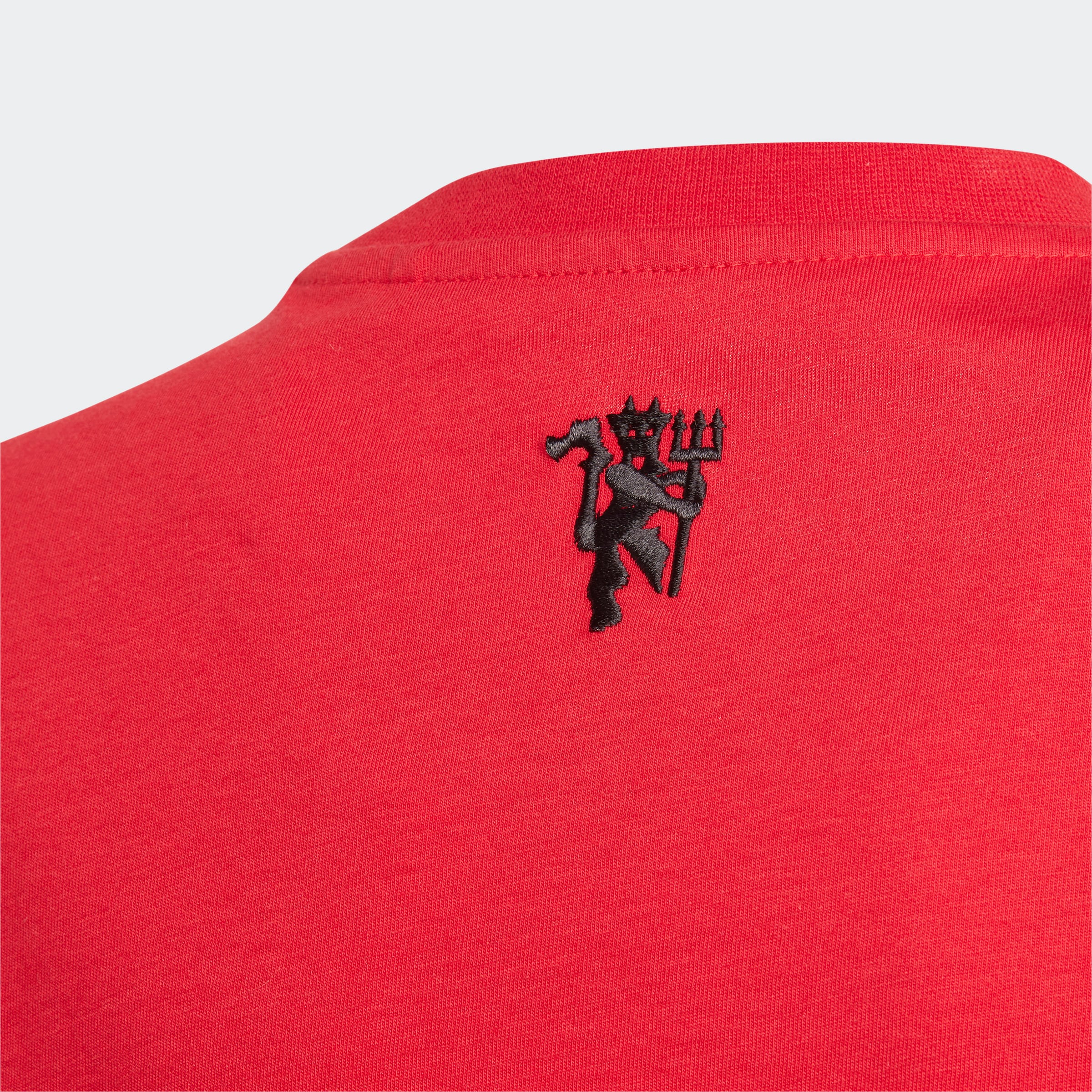 Manchester United Essentials Trefoil T-Shirt Kids Red Detail [4-4]