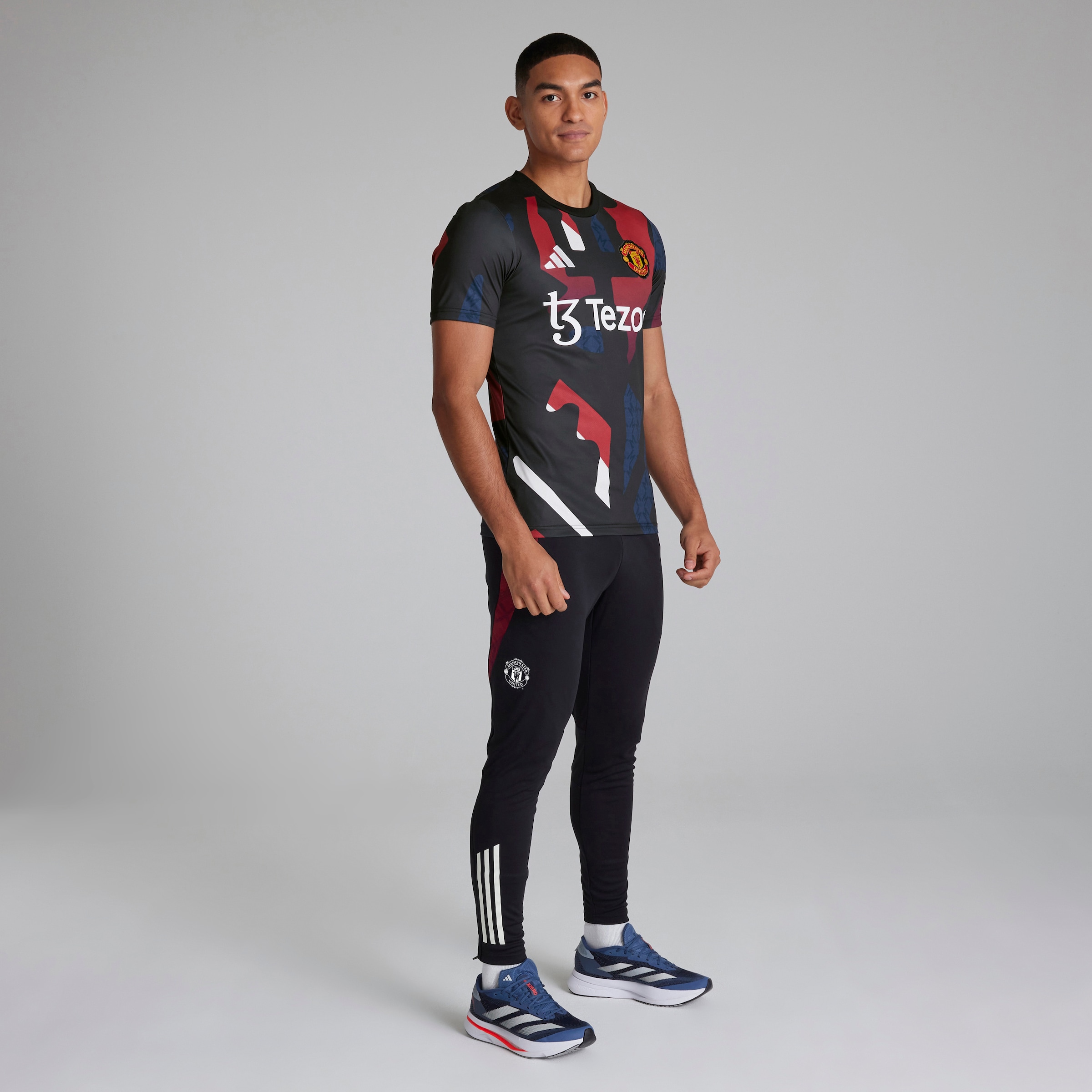 Manchester United Mens Pre-Match Jersey Black Black Detail [3-5]