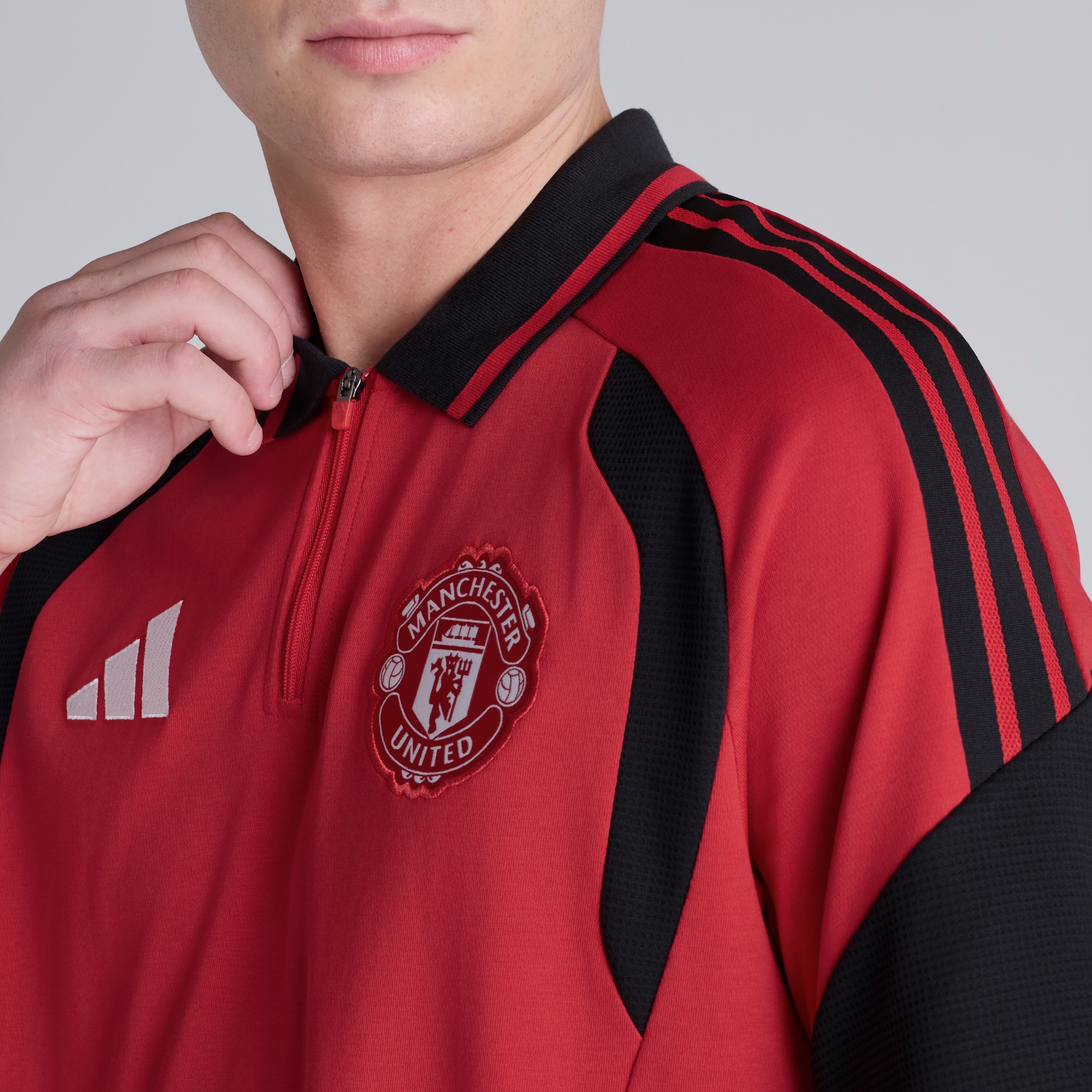 Manchester United 26/27 Training Tiro Polo Red Red Detail [4-5]