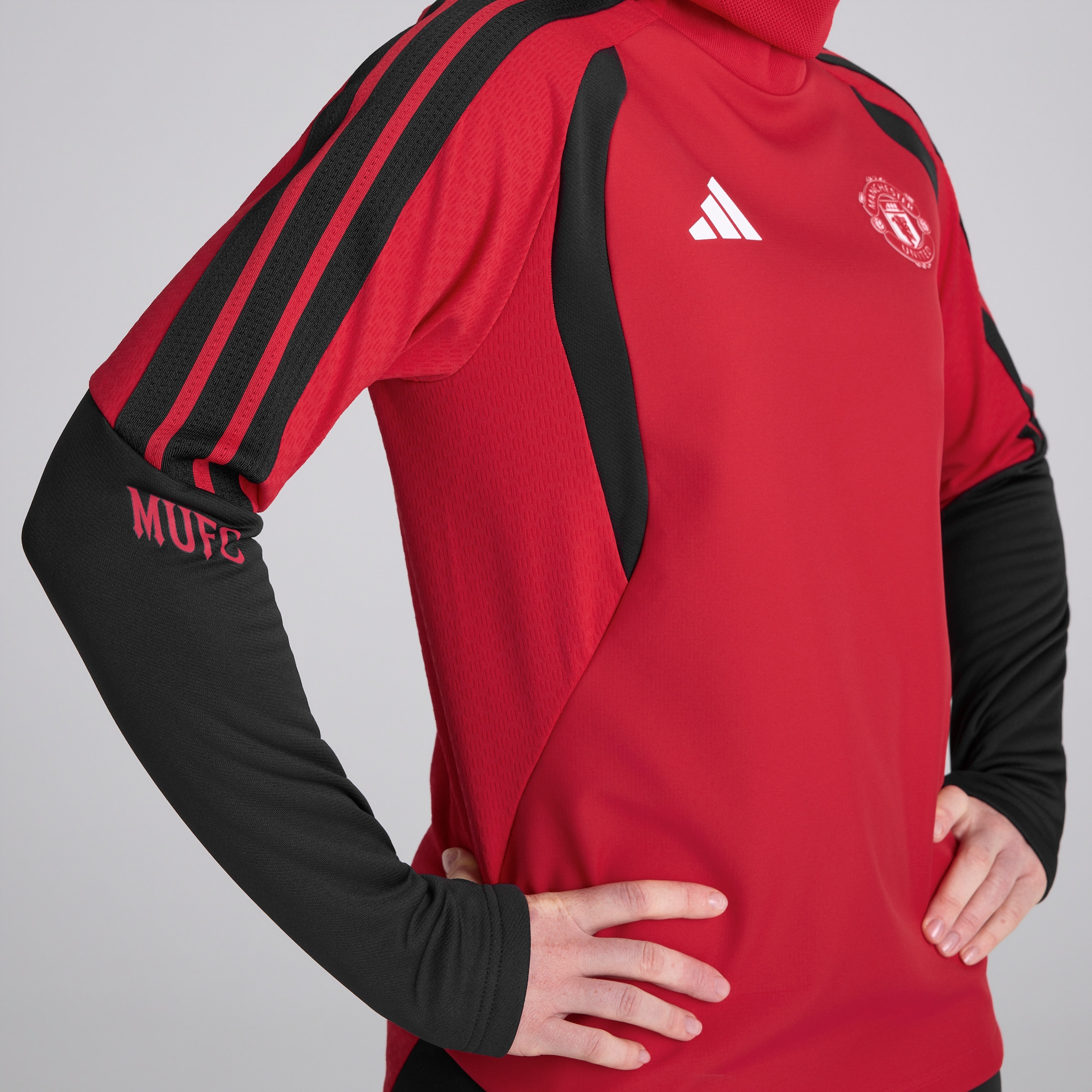 Manchester United Womens 26/27 Training Tiro Authentic Warm Top Red Red Detail [4-5]