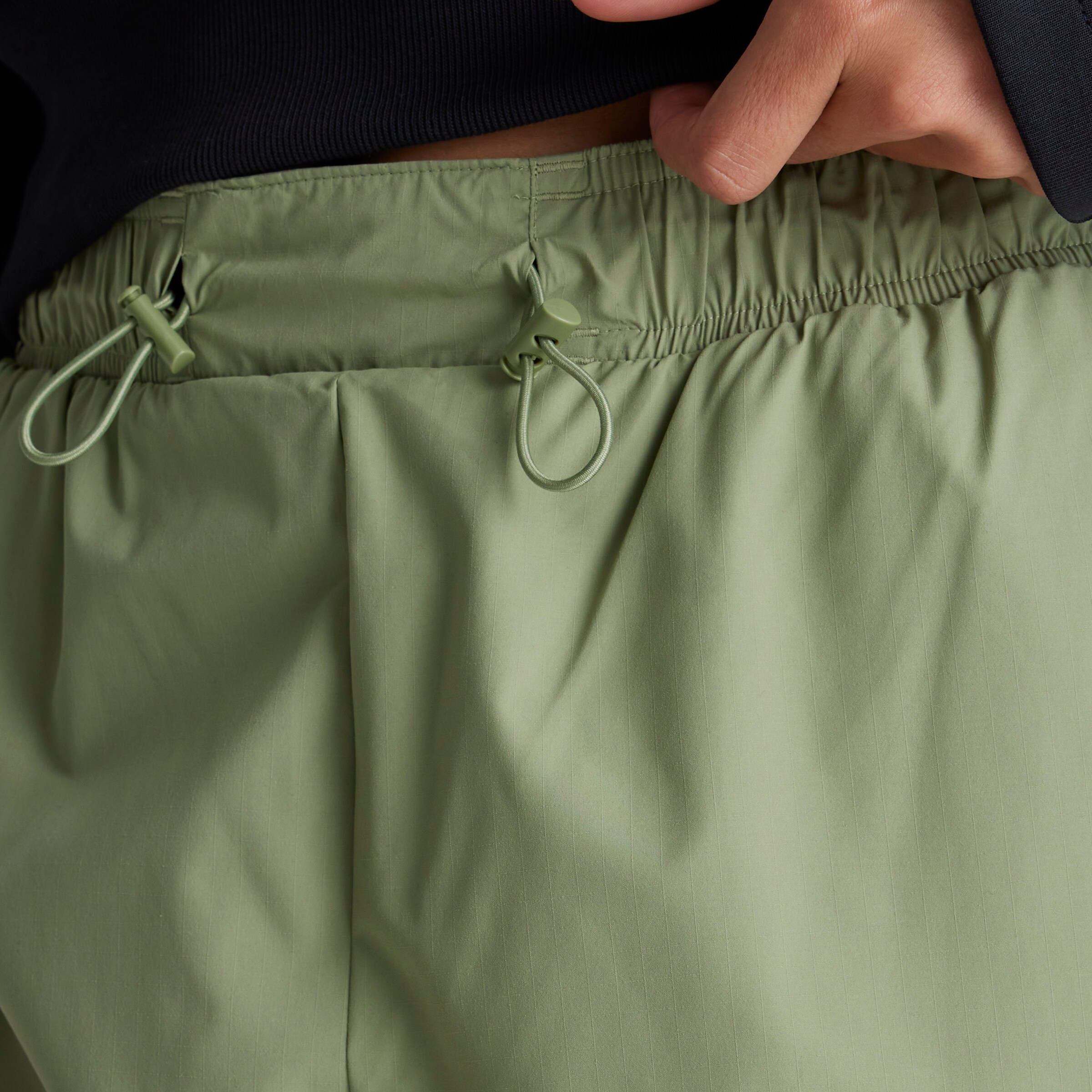 Manchester United x adidas Womens Future Icons 3-Stripes Tracksuit Bottoms Green Green Detail [4-5]