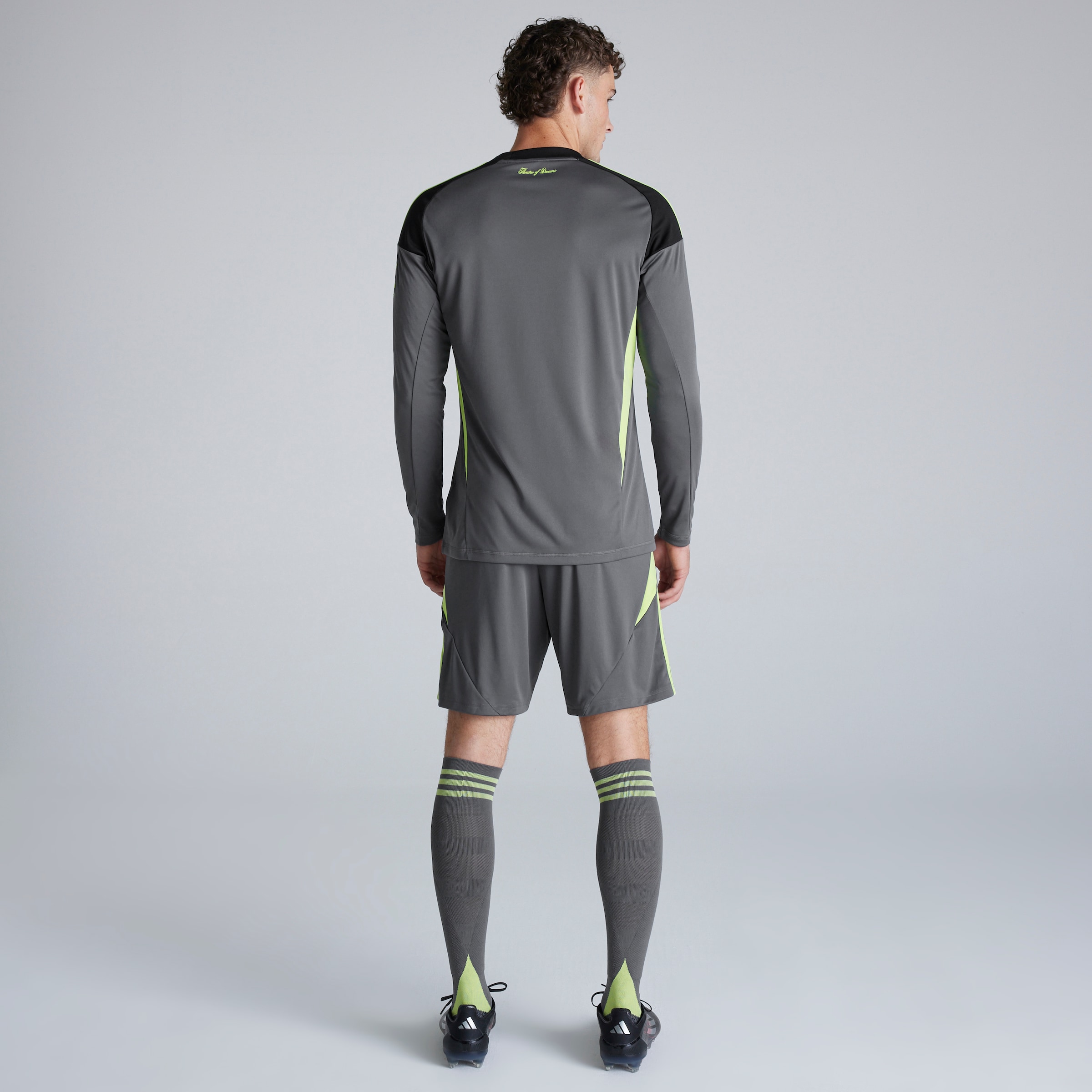 Manchester United 25/26 Goalkeeper Shorts 绿色 细节 [2-6]