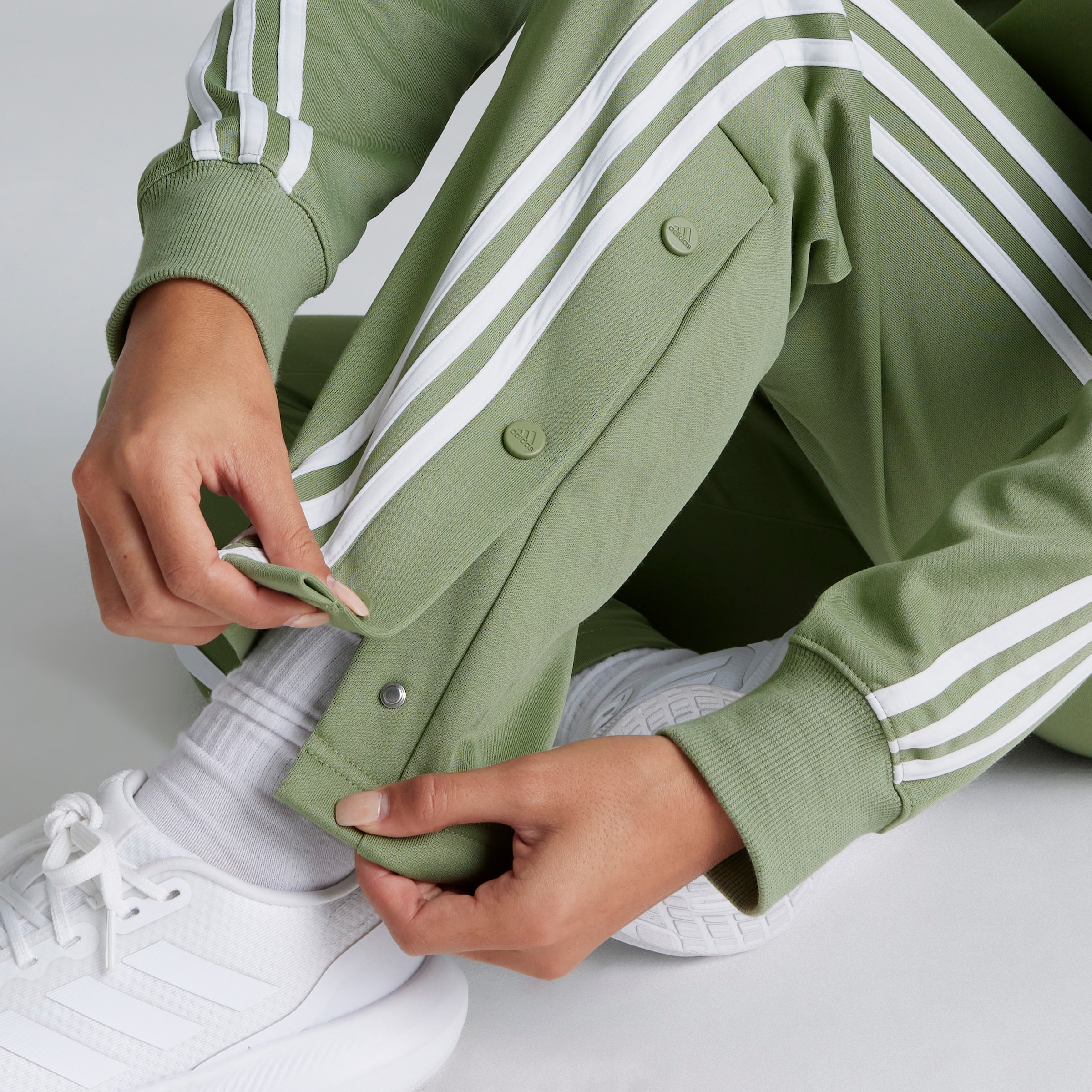 Manchester United x adidas Womens Iconic Wrapping 3-Stripes Snap Joggers Green Green Detail [5-5]