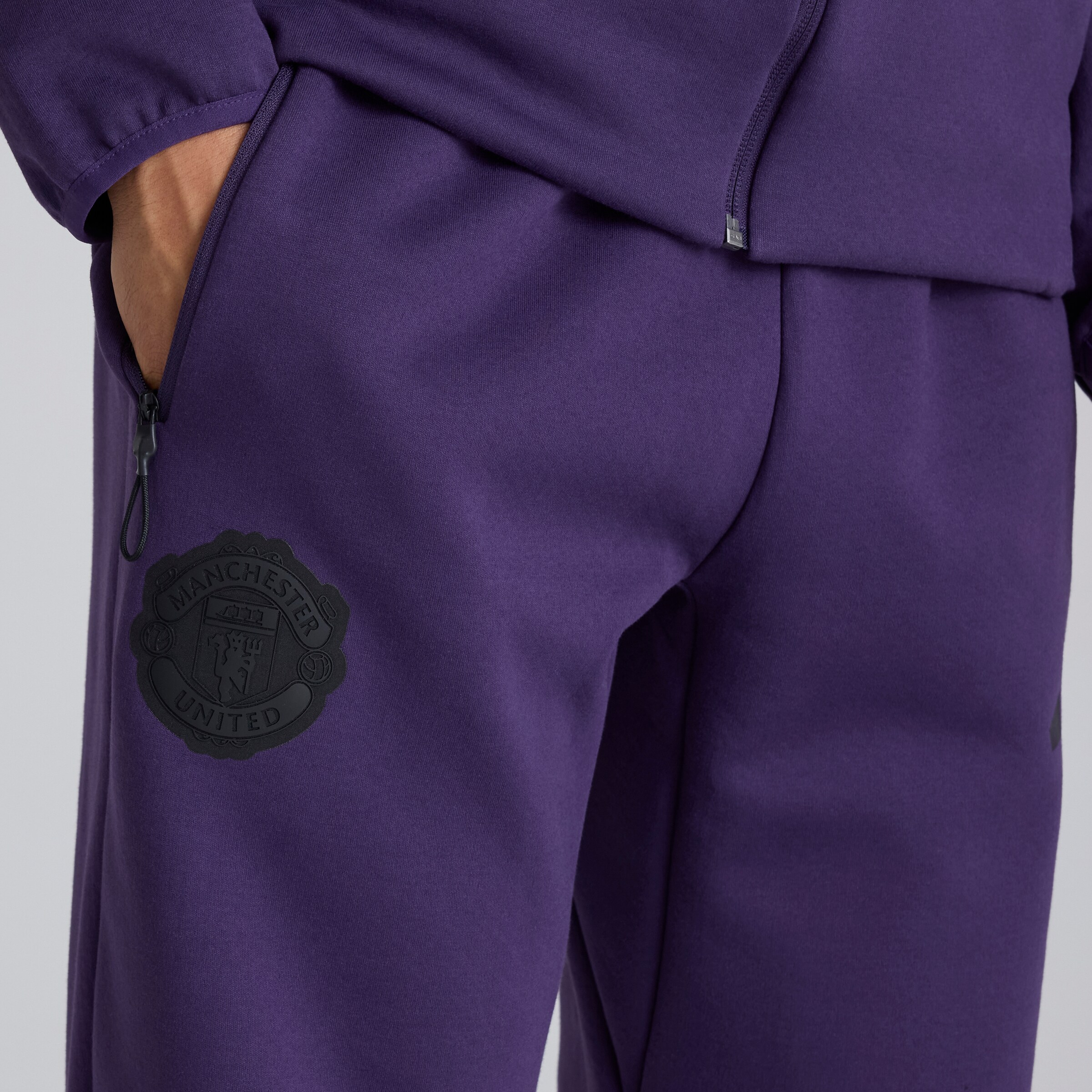 Manchester United x adidas Z.N.E. Tracksuit Bottoms Purple Purple Detail [4-5]