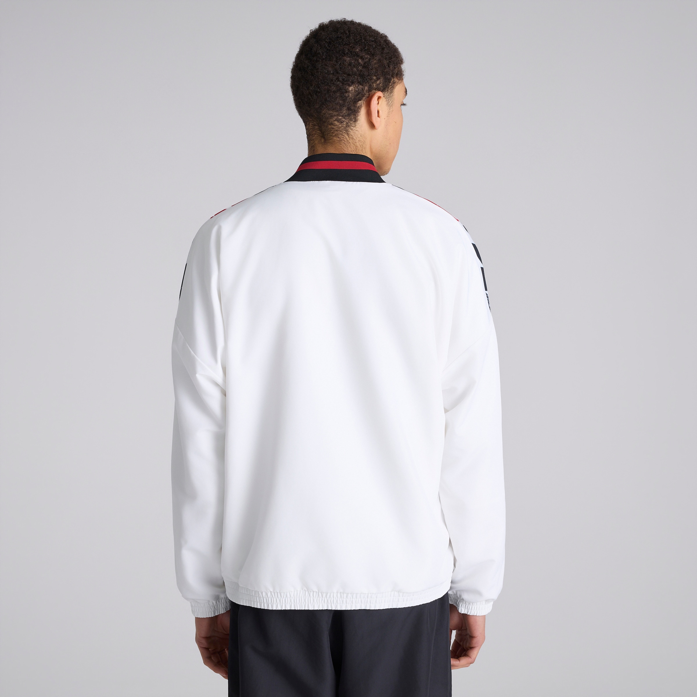 Manchester United x adidas Stadium Track Top White Blanco Detalle [2-5]