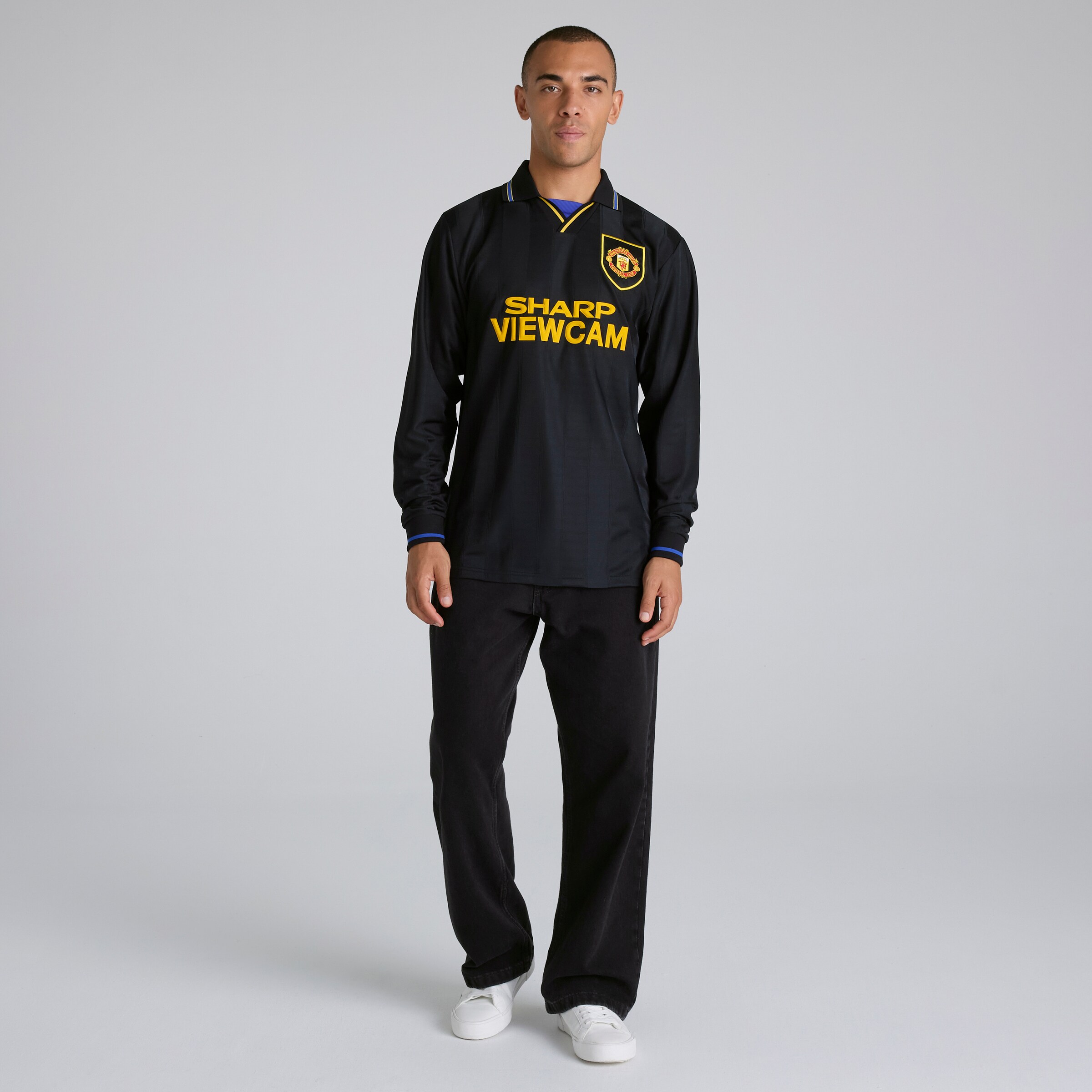 Manchester United Long Sleeve 1993-95 Away Shirt Black Black Detail [3-5]