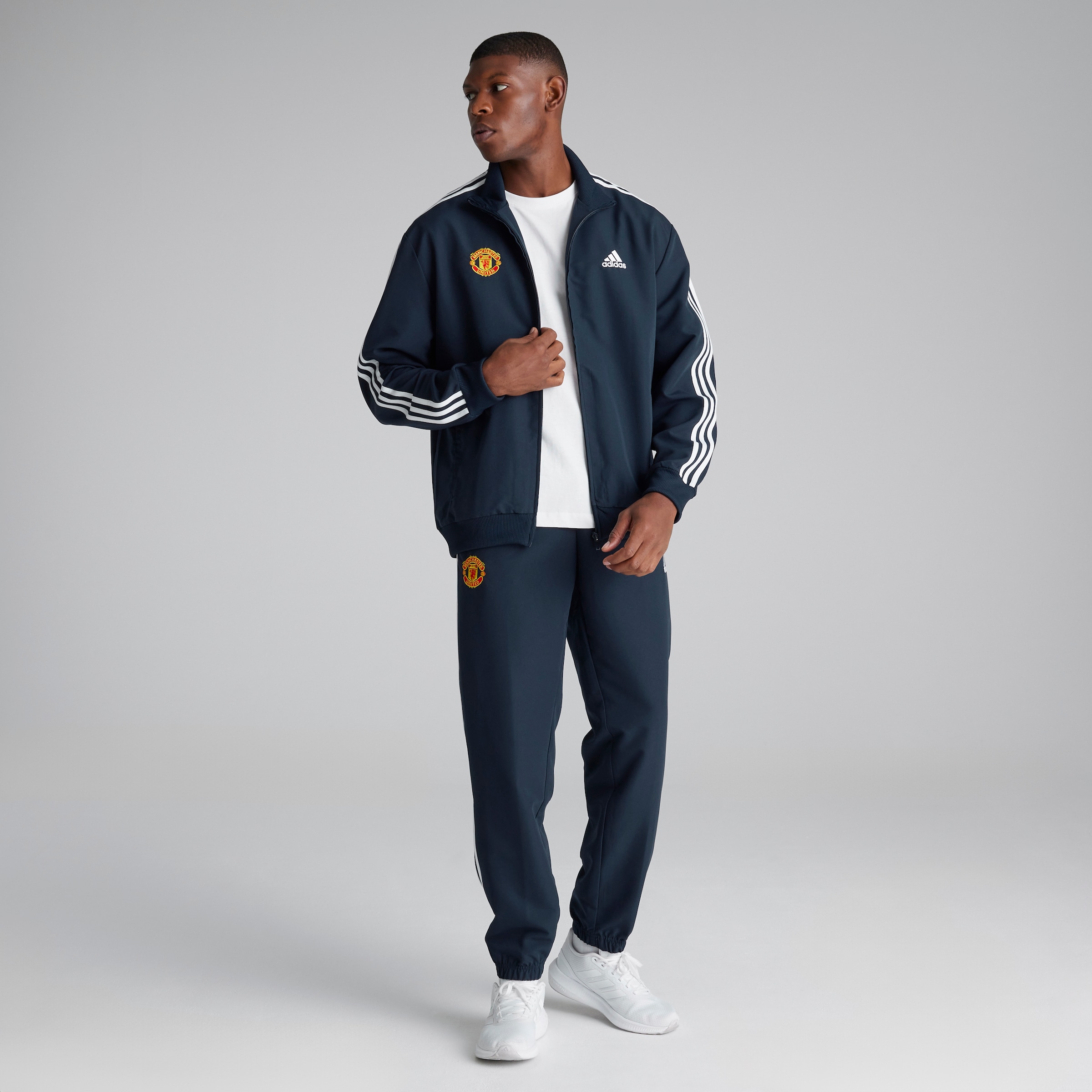 Quality adidas tracksuit in Fashionable