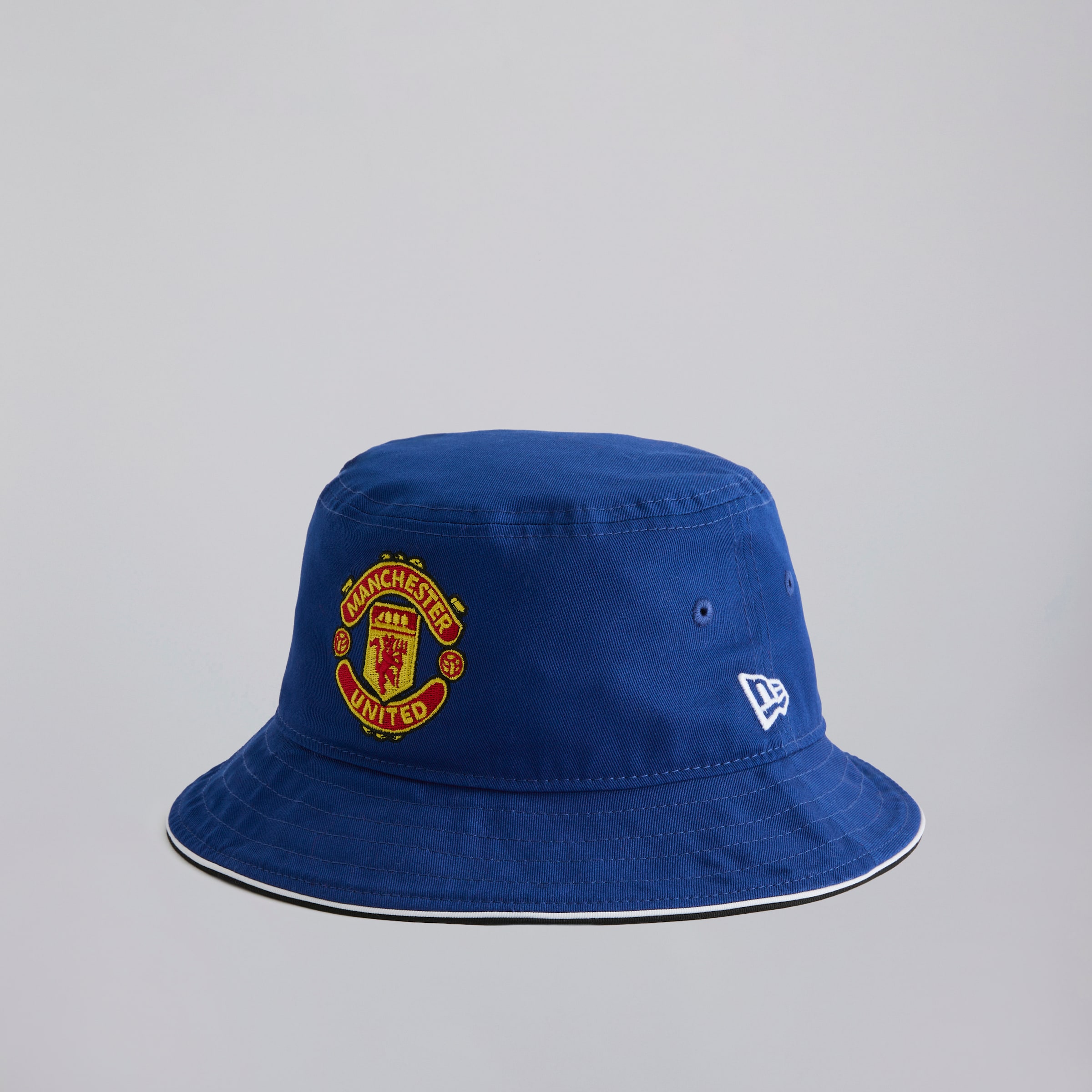 Manchester United x New Era Retro Bucket Hat Blue Azul Detalle [3-5]