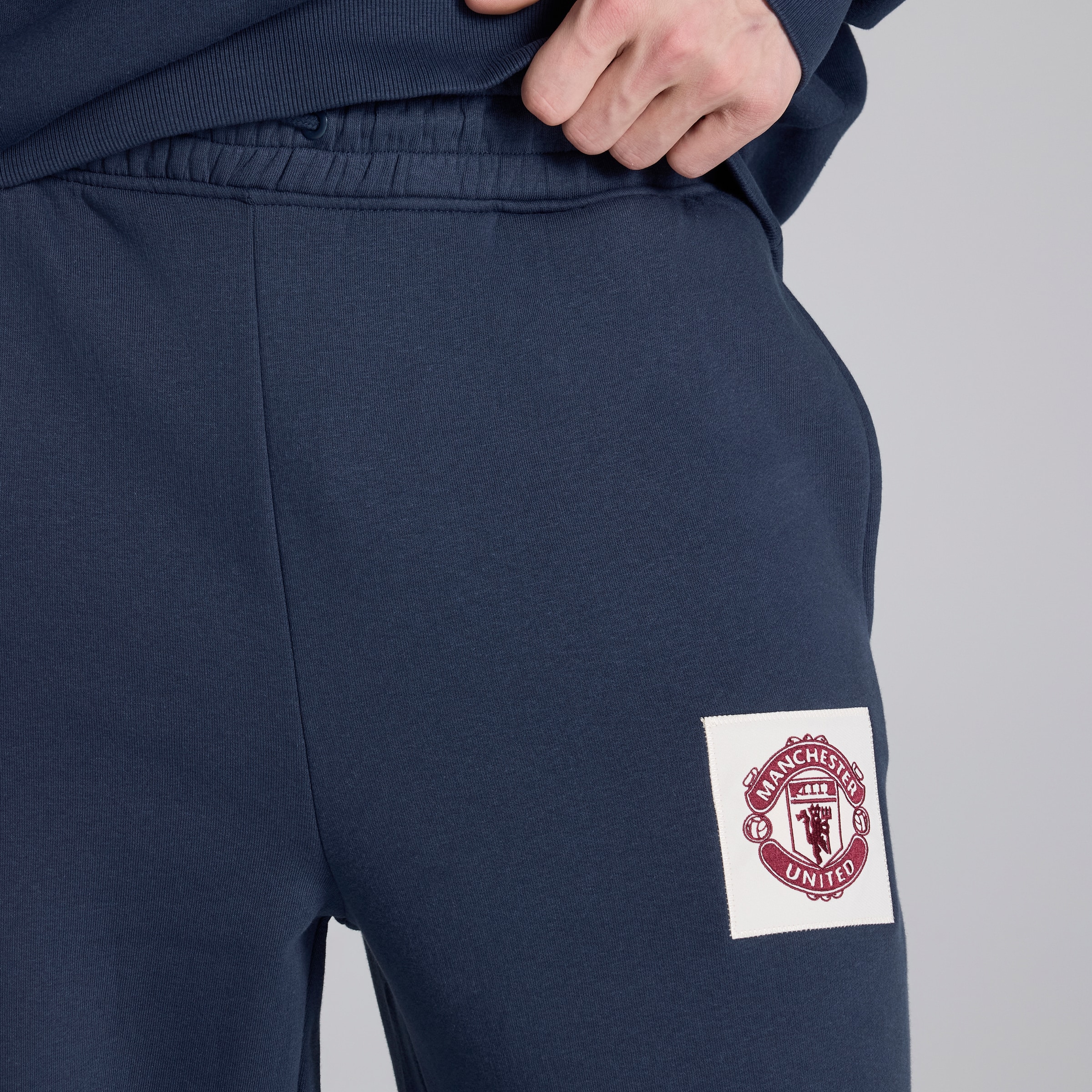 Manchester United Theatre of Dreams Joggers Navy Navy blue Detail [4-5]
