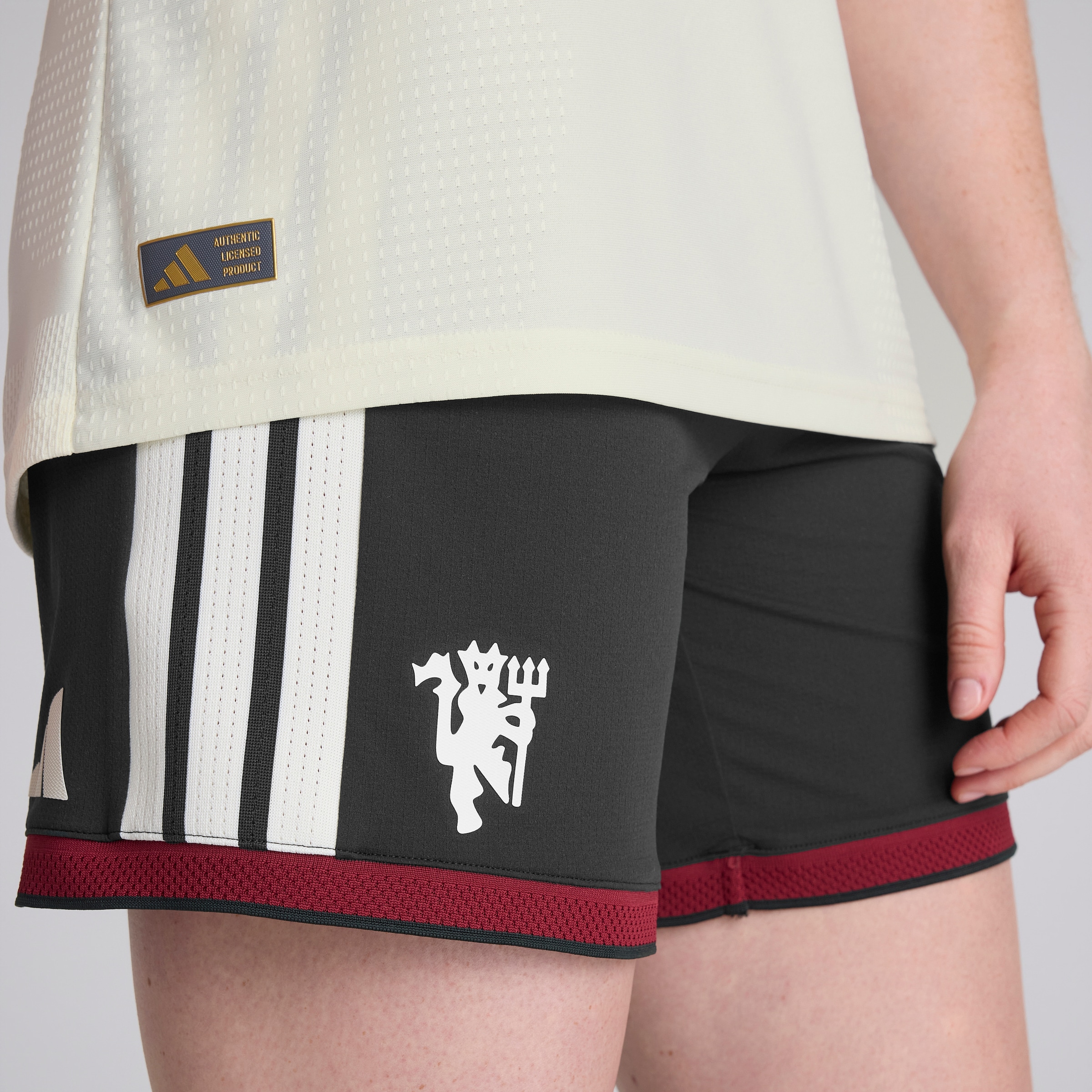 Manchester United Womens 26/27 Third Authentic Shorts Green Green Detail [4-5]