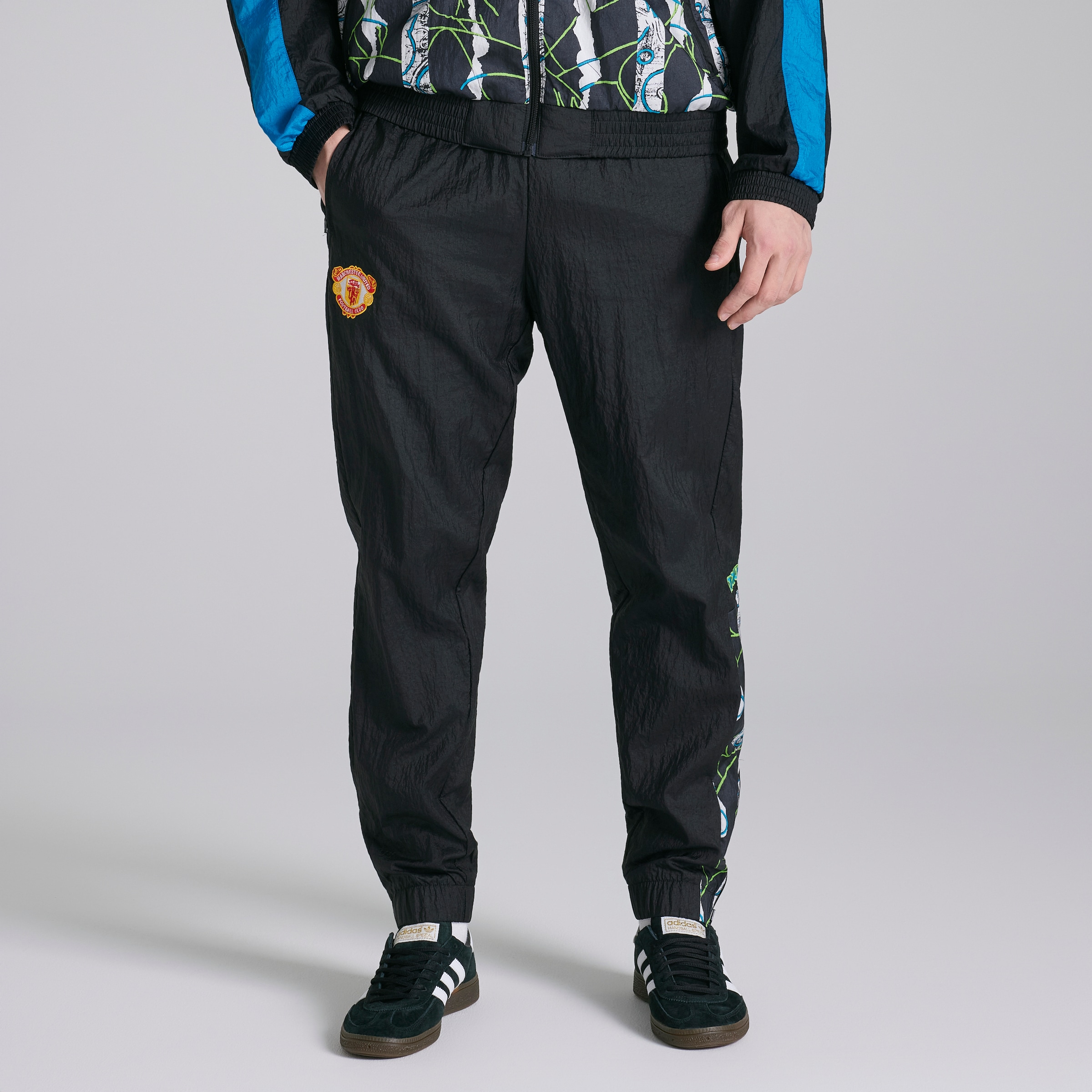 Manchester United x adidas Bringback 90/92 Track Pants Black Black Detail [2-8]