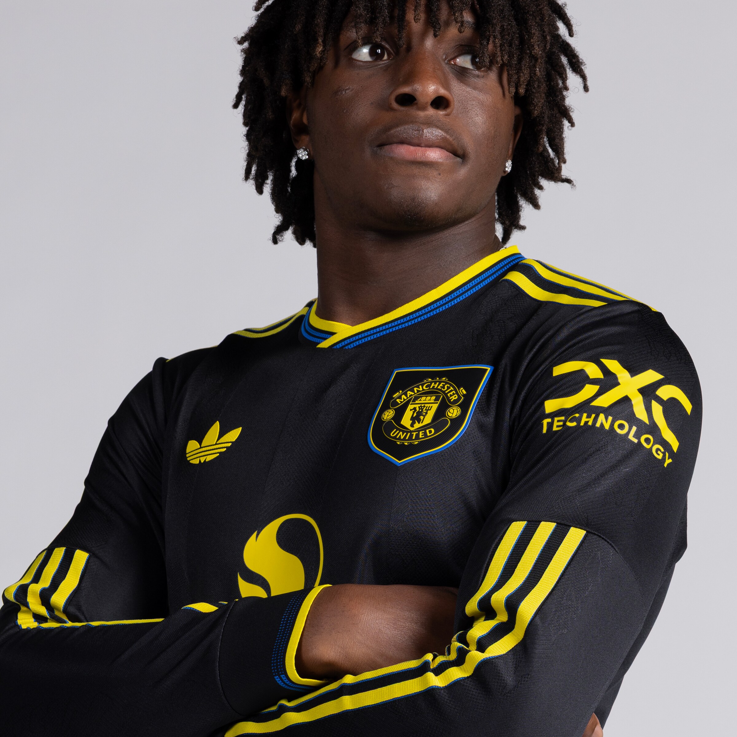 Manchester United 25/26 Long Sleeve Third Authentic Jersey Black Detail [4-5]