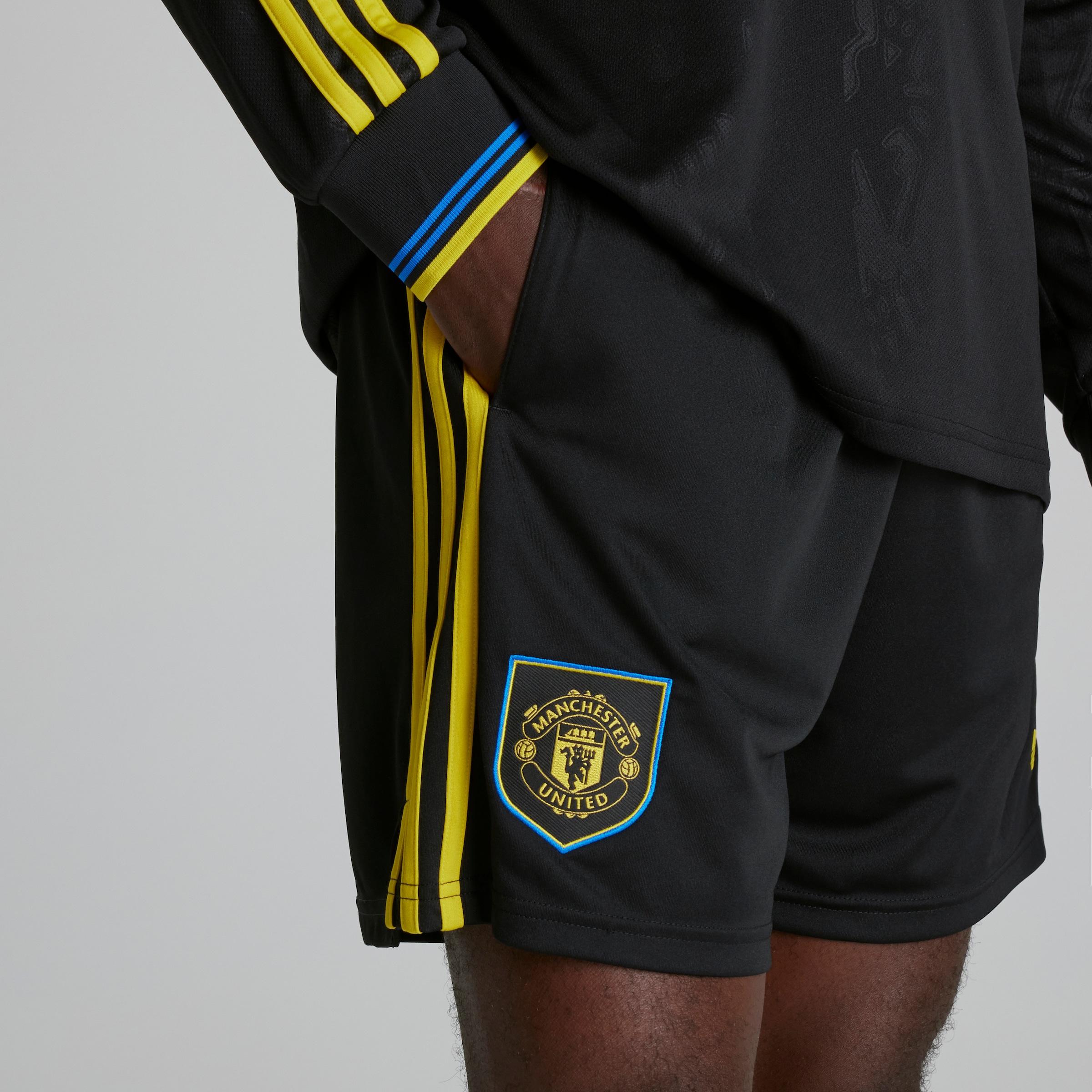 Buy Manchester United 25/26 Third Shorts | Manchester United