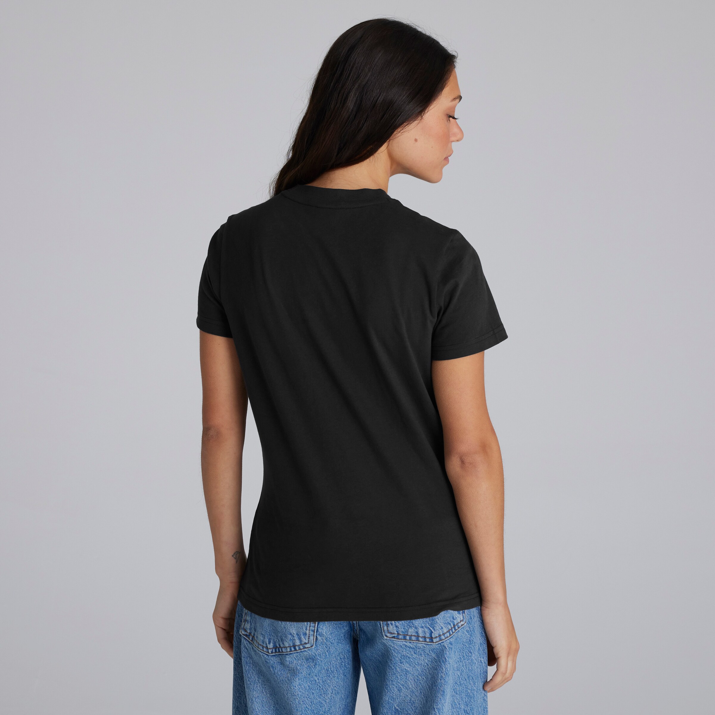 Manchester United Womens Devil Essentials T-Shirt Black Black Detail [2-4]