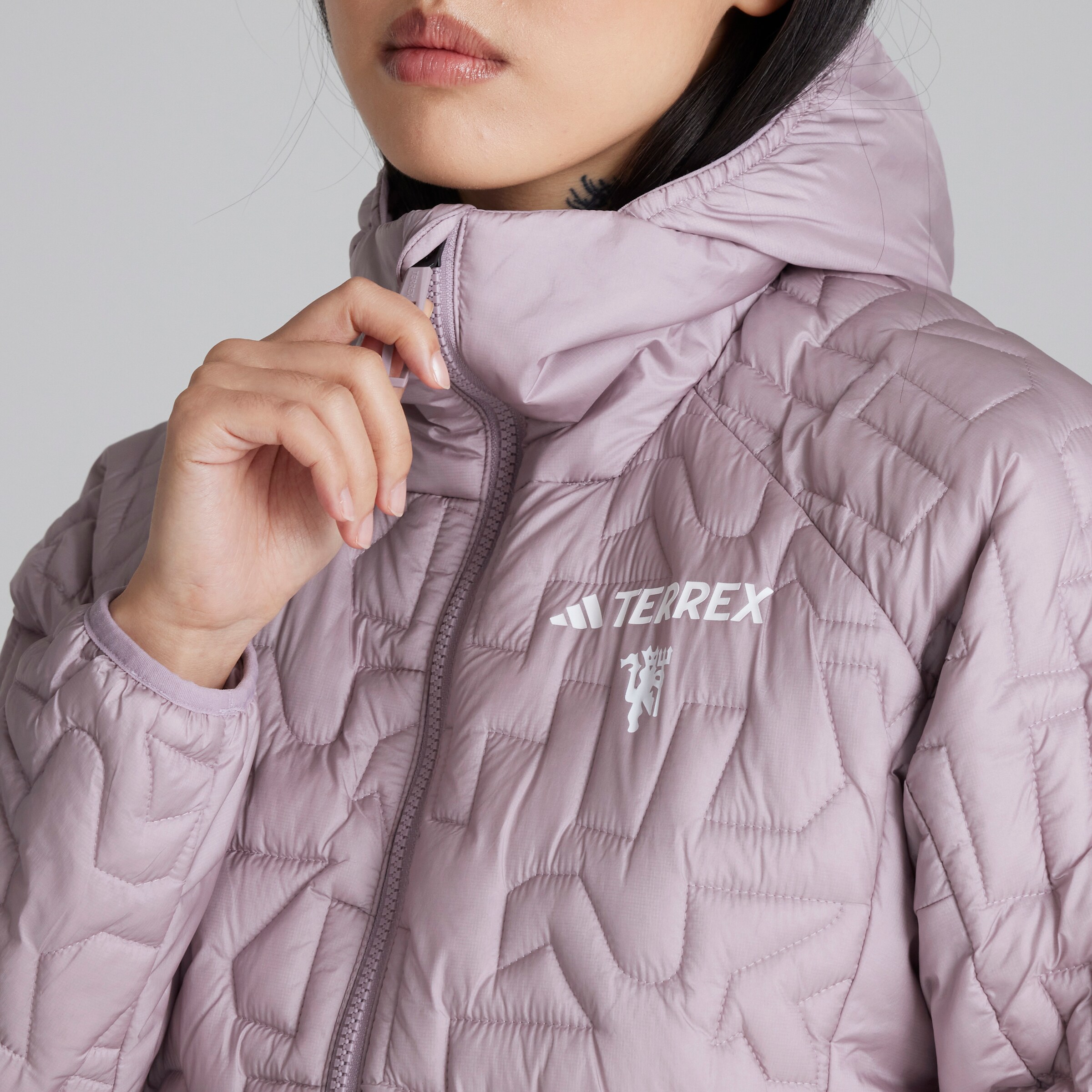 Manchester United x adidas Womens Terrex Xperior PrimaLoft Jacket Pink Pink Detail [5-6]