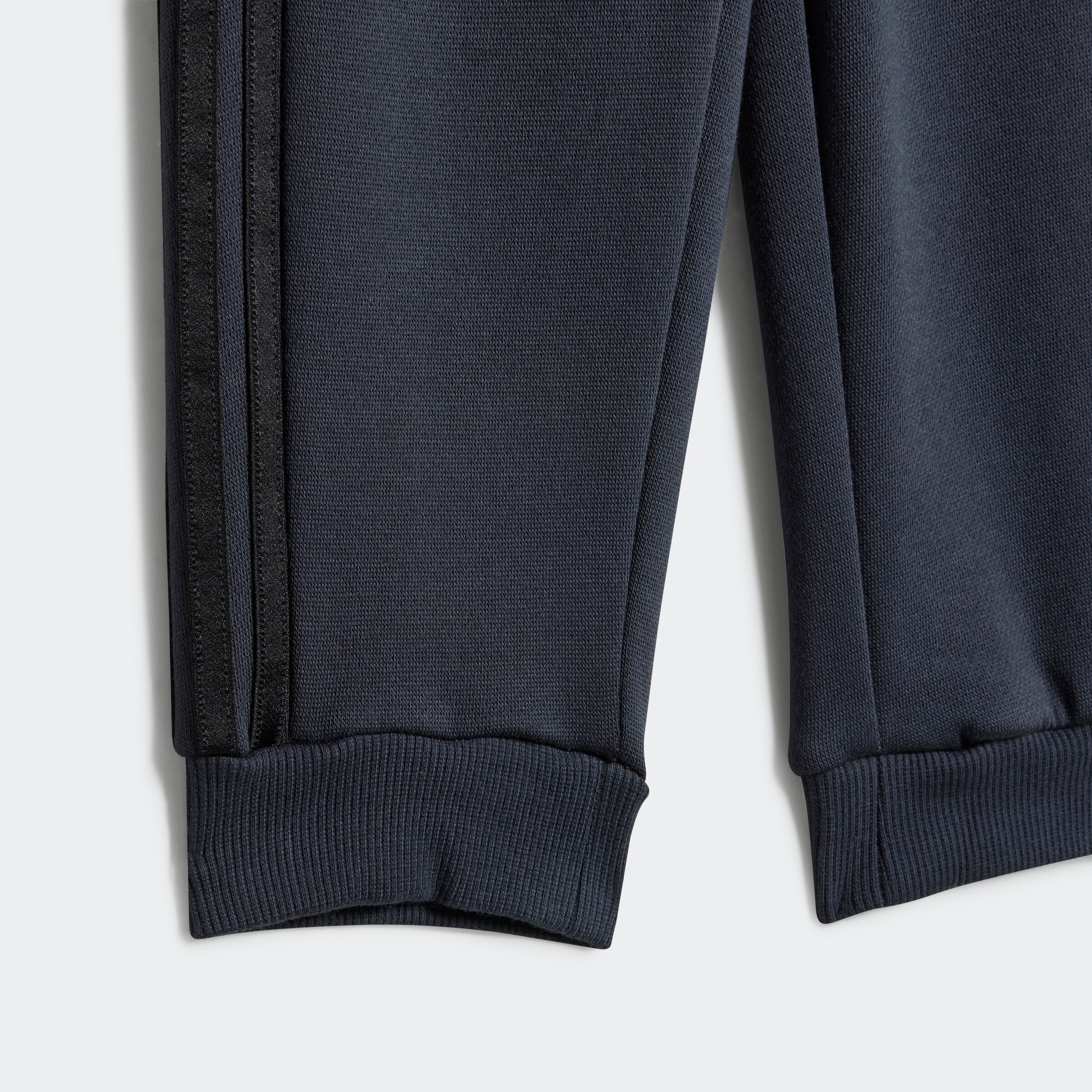 Manchester United x adidas Baby DNA Joggers Dark Grey Grey Detail [6-6]