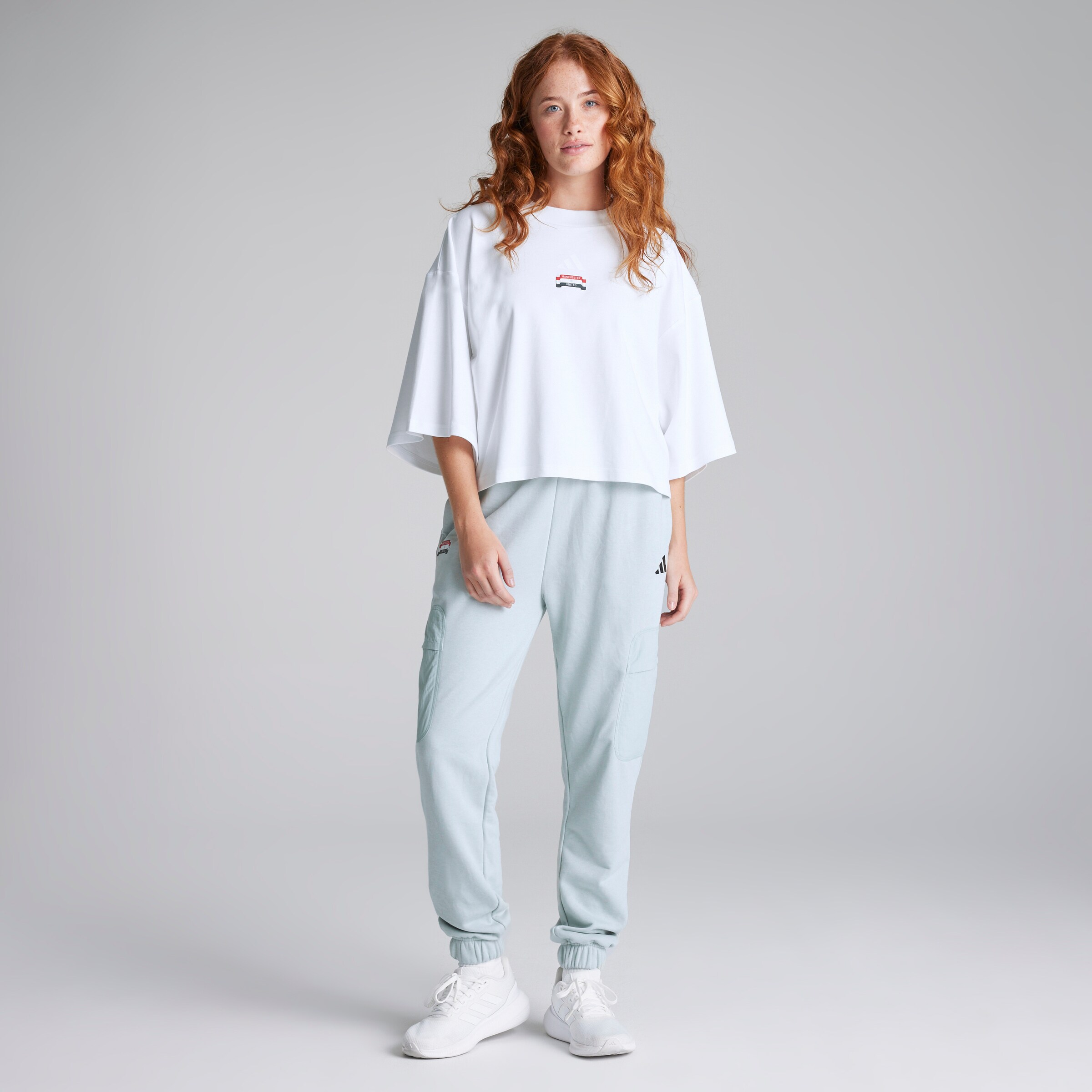 Manchester United x adidas Womens City Escape Loose Fit T-shirt White Blanc Détail [3-5]