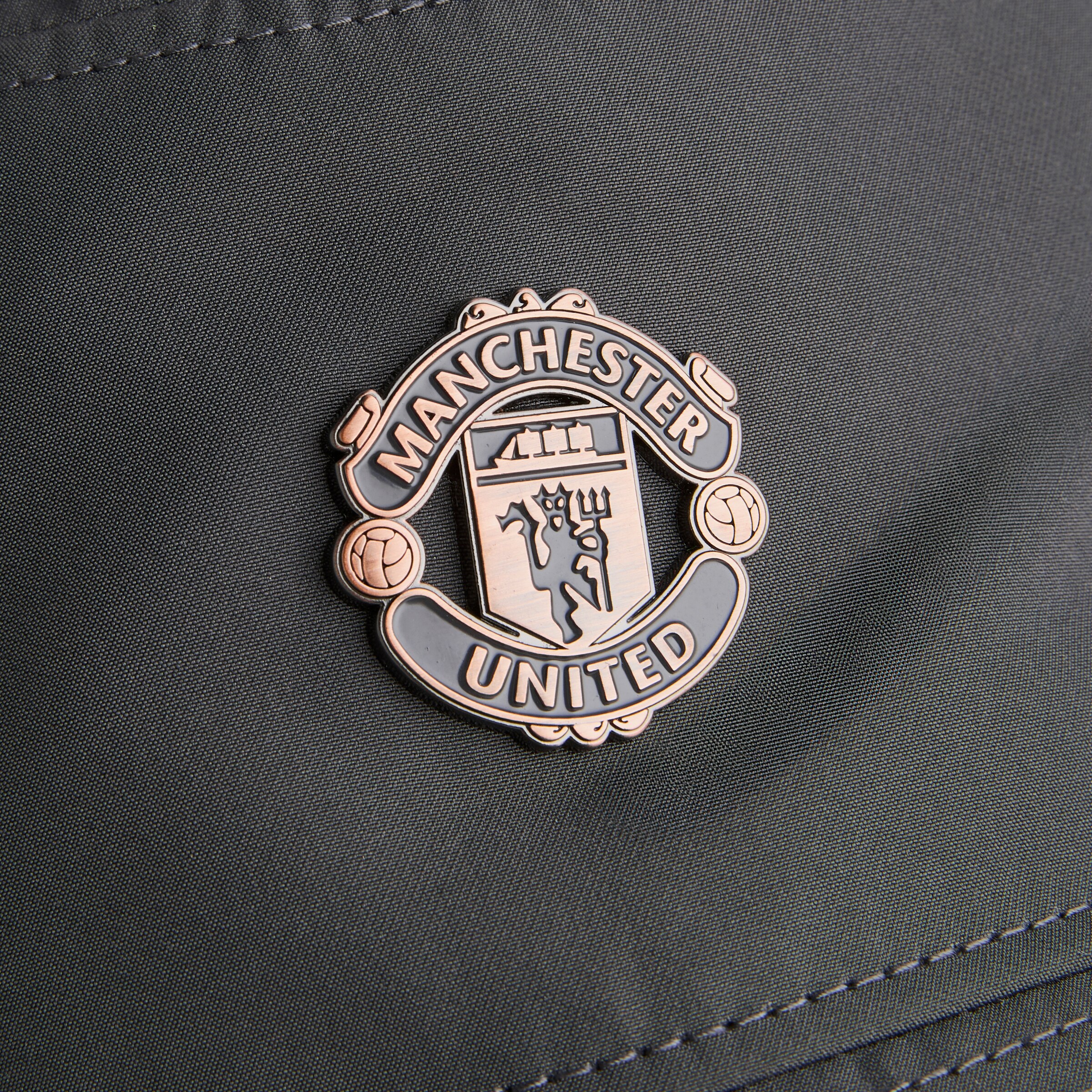 Manchester United x New Era Bronze Pin Bucket Hat Grey Grey Detail [5-5]