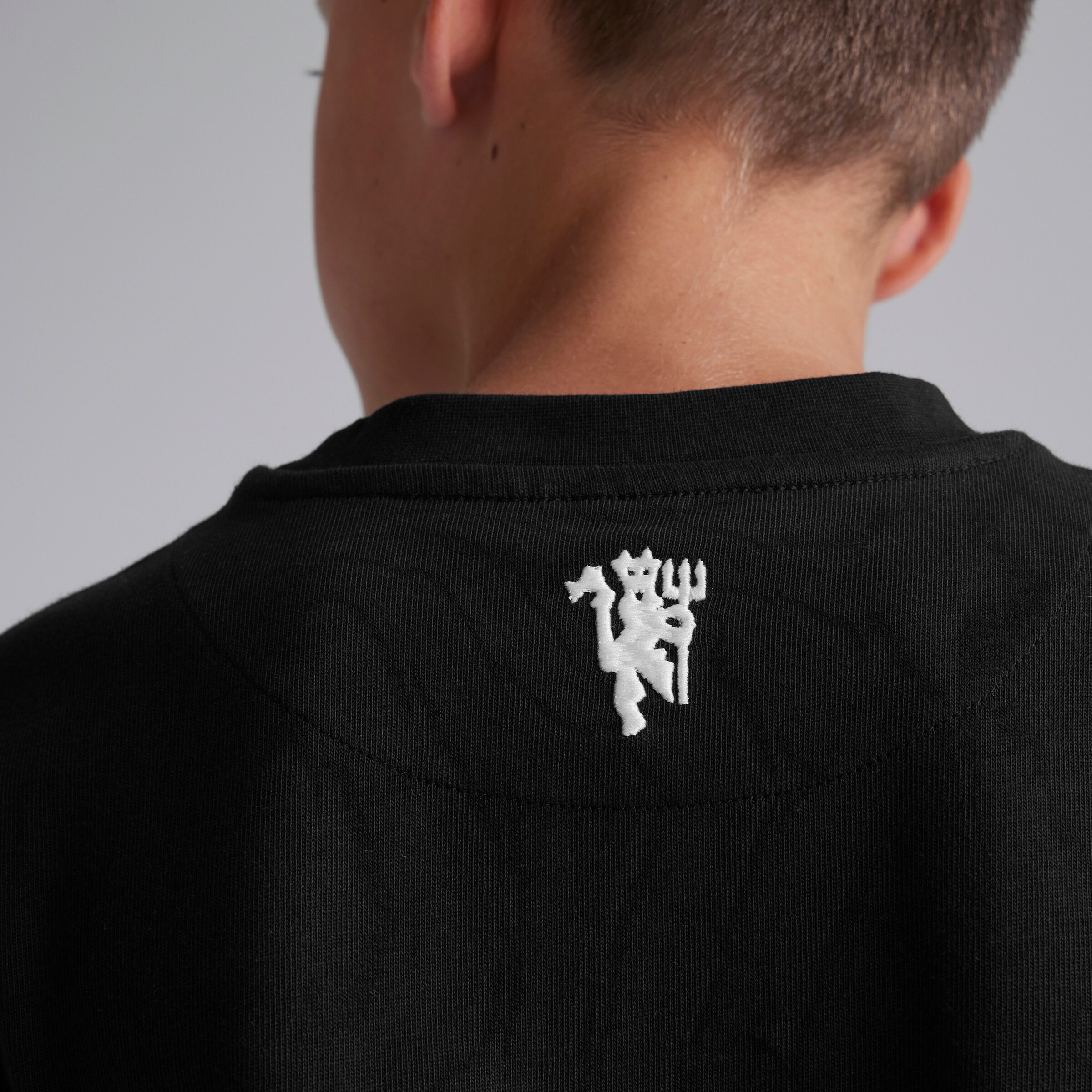 Manchester United Kids MUFC T-Shirt Black Noir Détail [6-6]