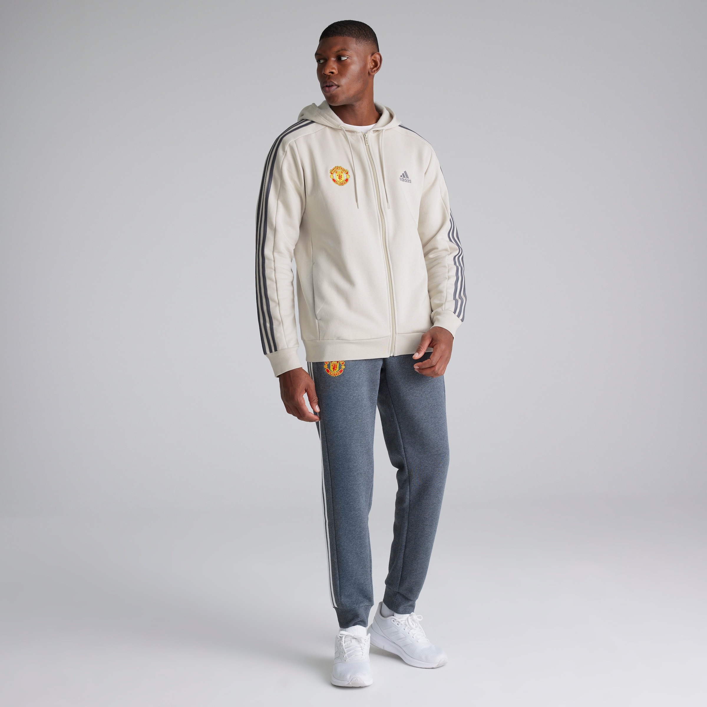 Manchester United x adidas Mens Essentials Fleece 3-Stripes Full Zip Hoodie Off White Blanc Détail [3-5]