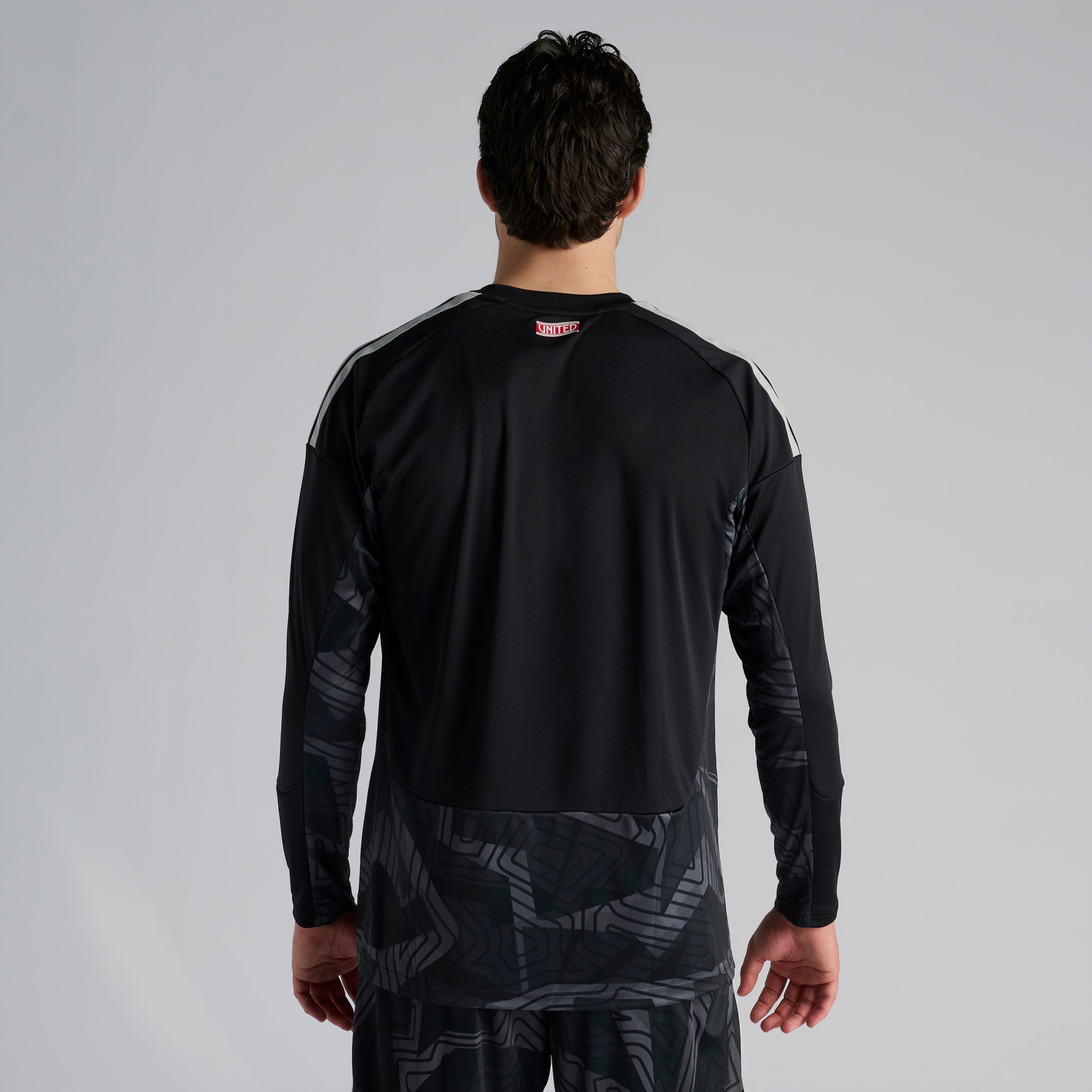 Manchester United 26/27 Home Goalkeeper Long Sleeve Jersey Black Black Detail [2-5]