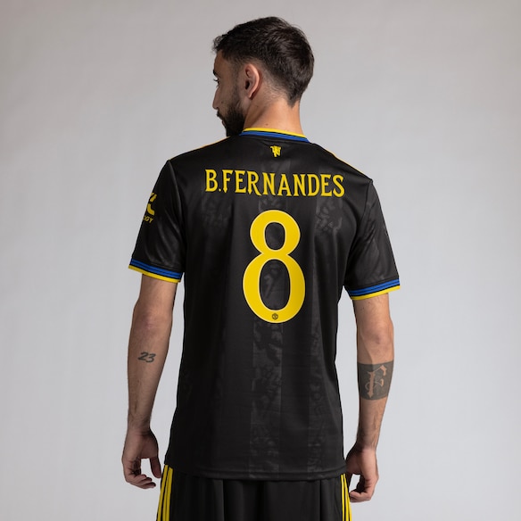 Manchester United 25/26 Third Jersey with Fernandes 8 Club Printing Schwarz