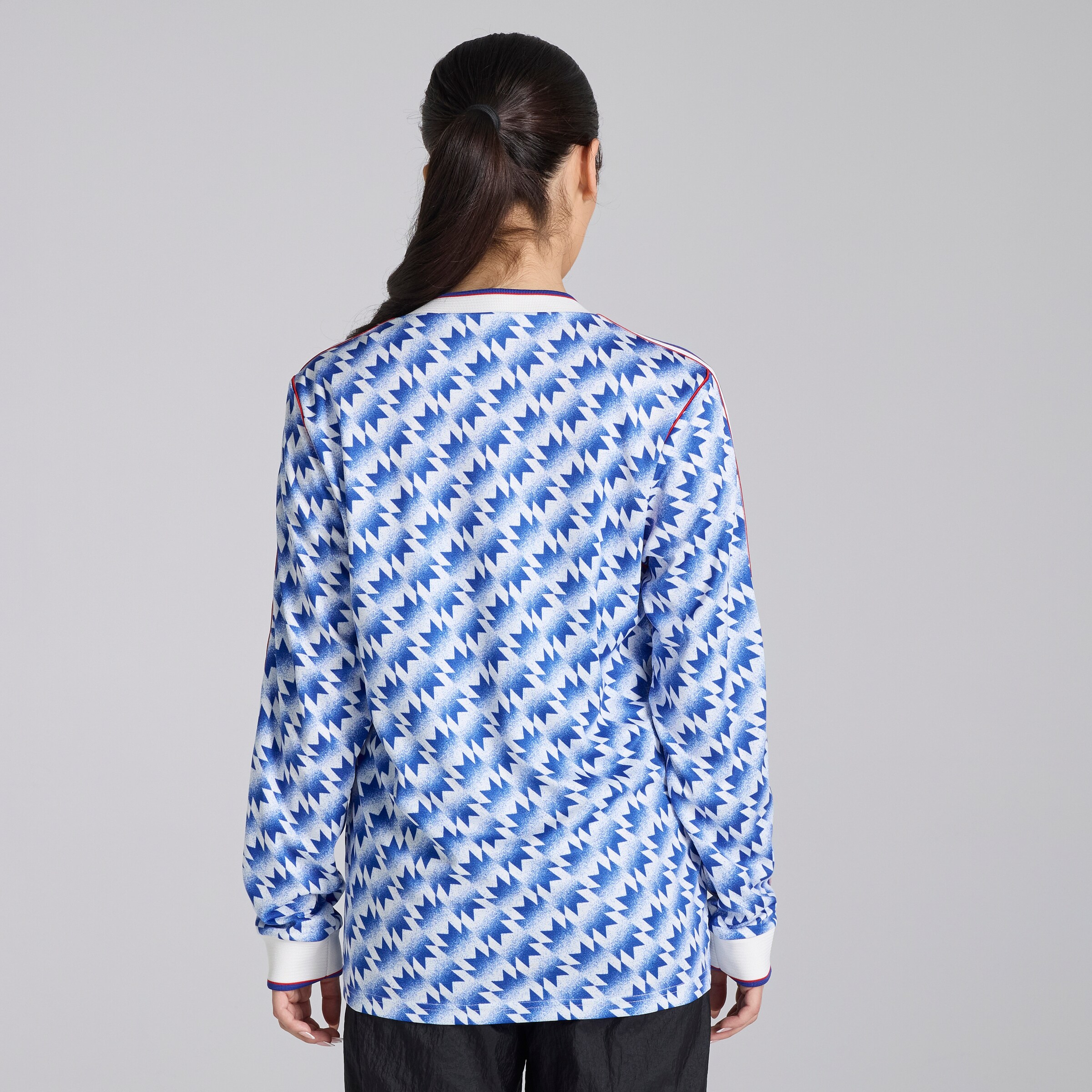 Manchester United x adidas Bringback 90/92 Away Long Sleeve Jersey Blue Détail [7-8]