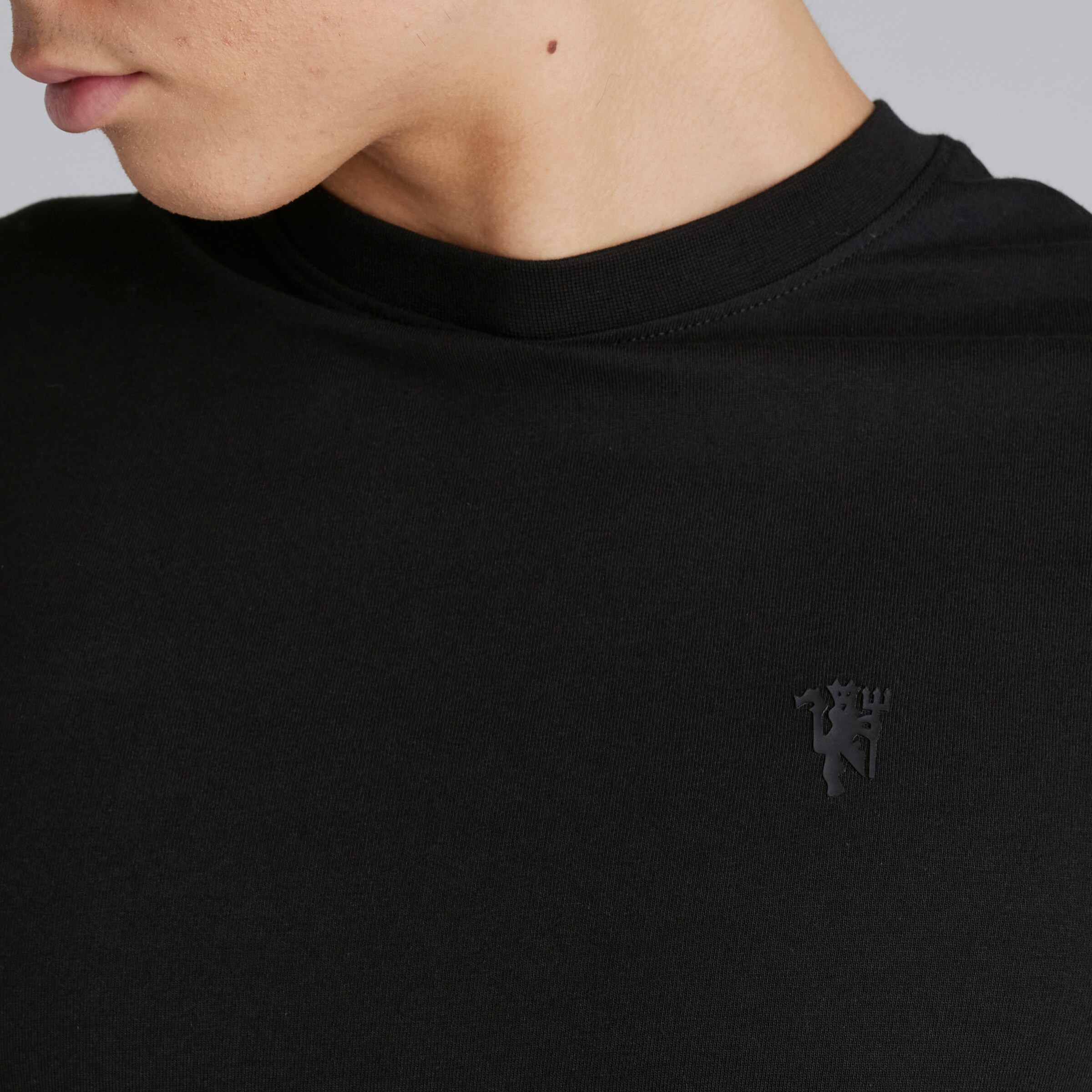 Manchester United Mens Old Trafford Back Print T-Shirt Black Black Detail [4-5]