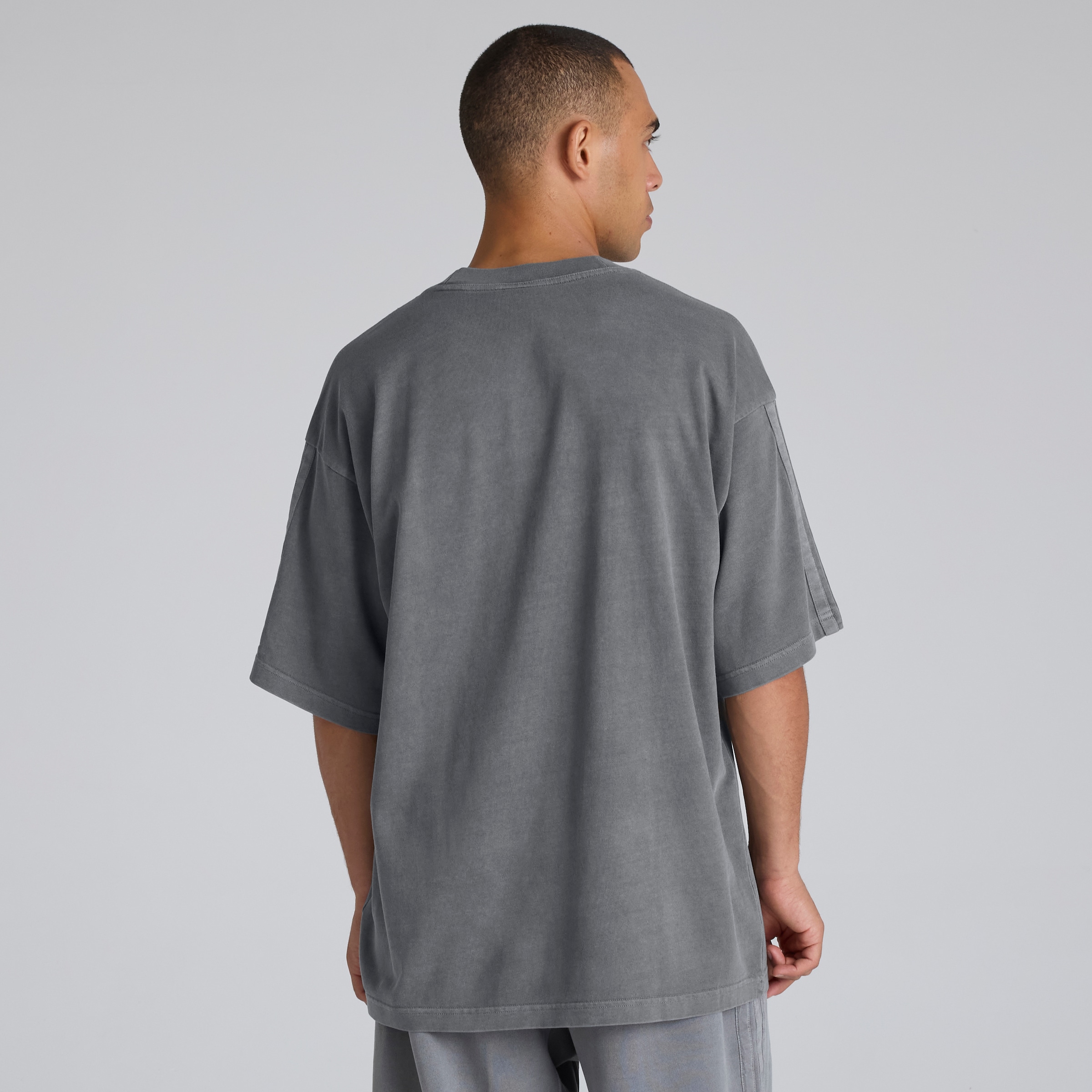 Manchester United x adidas ALL SZN T-Shirt Washed Black Noir Détail [2-5]