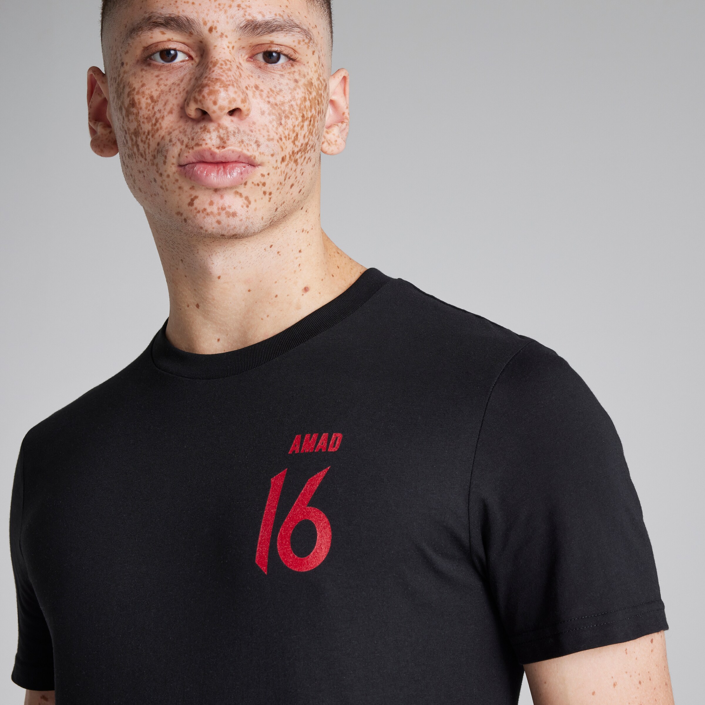 Manchester United Amad 16 T-Shirt Black Noir Détail [4-5]