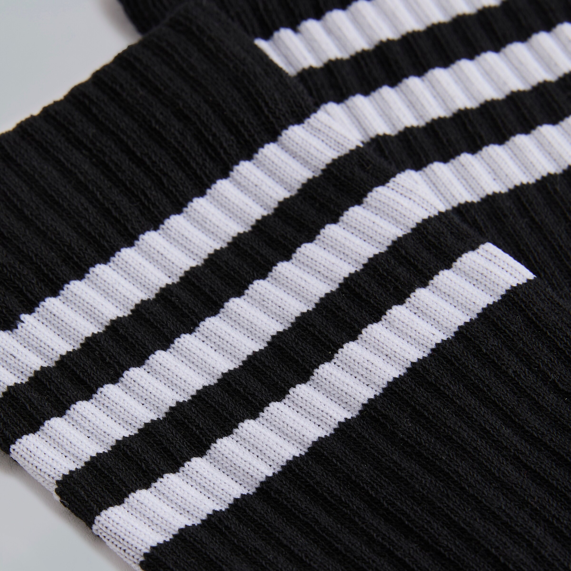 Manchester United x adidas 3-Stripes Cushioned Crew Socks 3-Pack Black Black Detail [4-4]