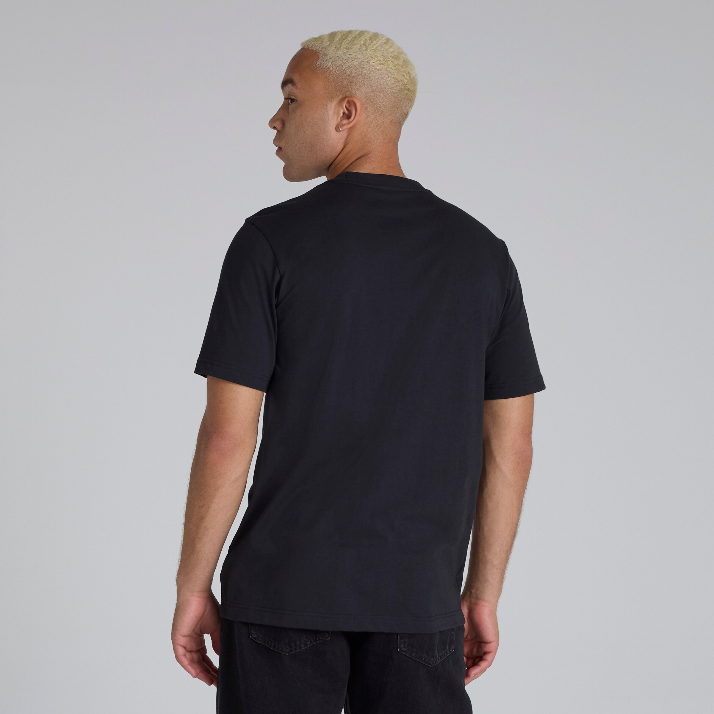 Manchester United x adidas Seasonal Graphic T-Shirt Black 검정색 세부 사항 [2-5]