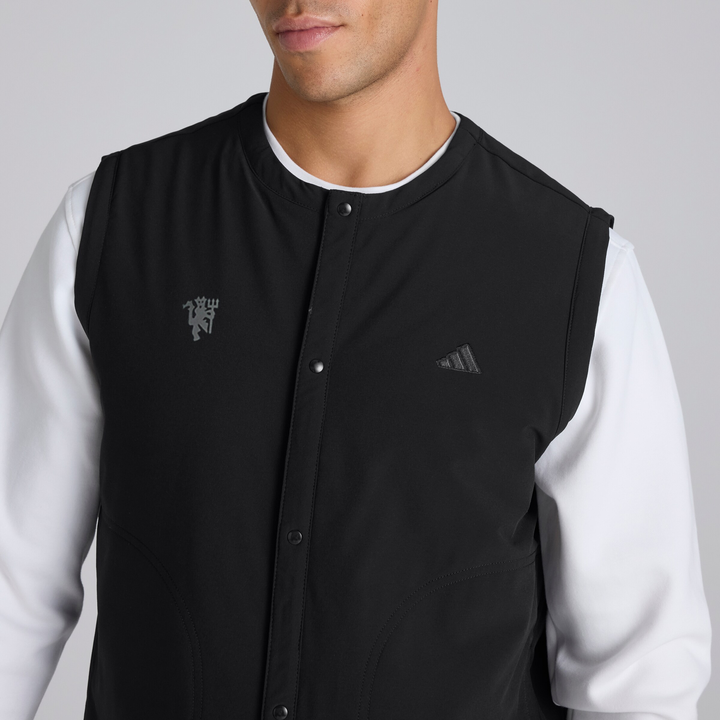 Manchester United x adidas Golf Go-To Padded Vest Black Black Detail [4-5]