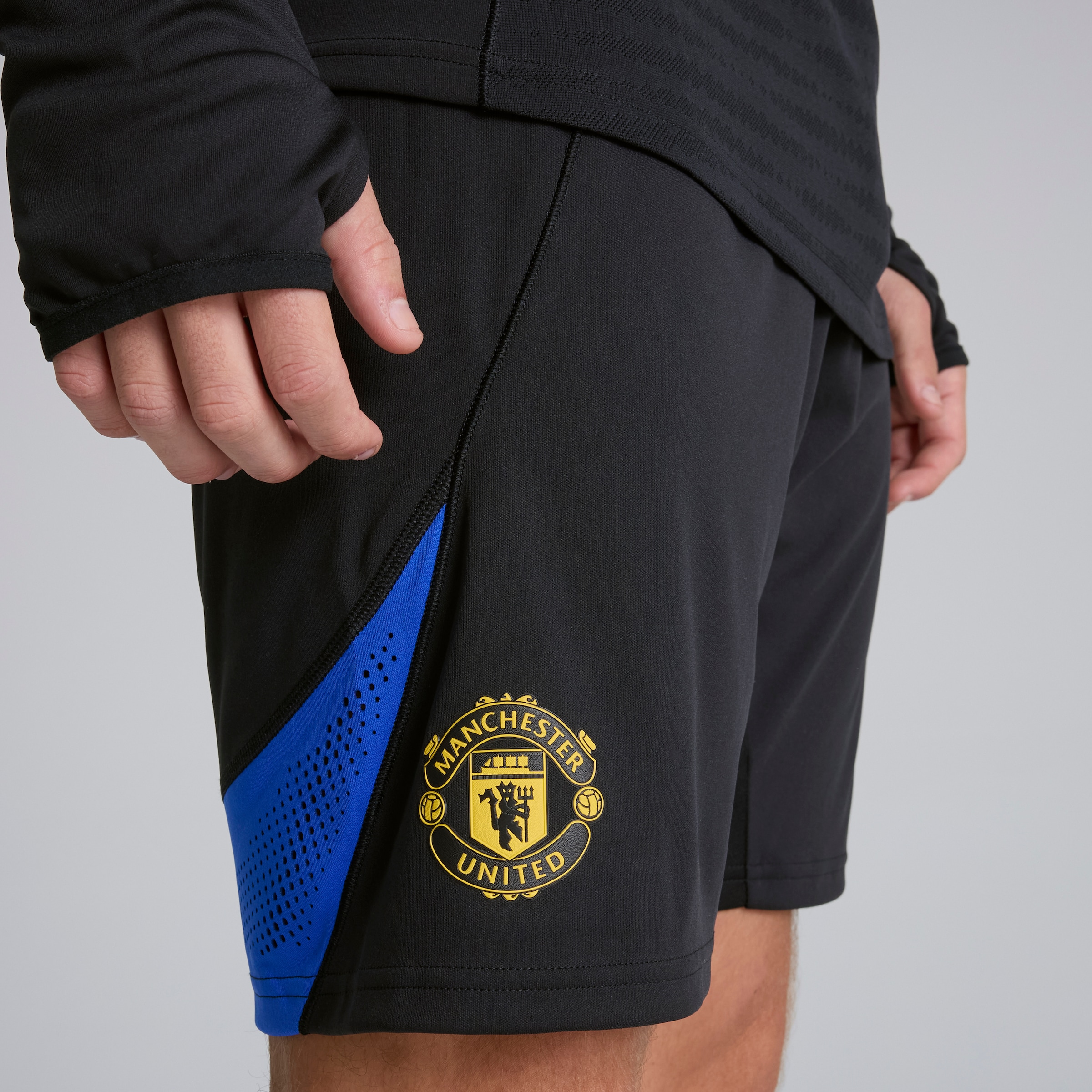 Manchester United Tiro 25 Pro Training Shorts Negro Detalle [4-5]