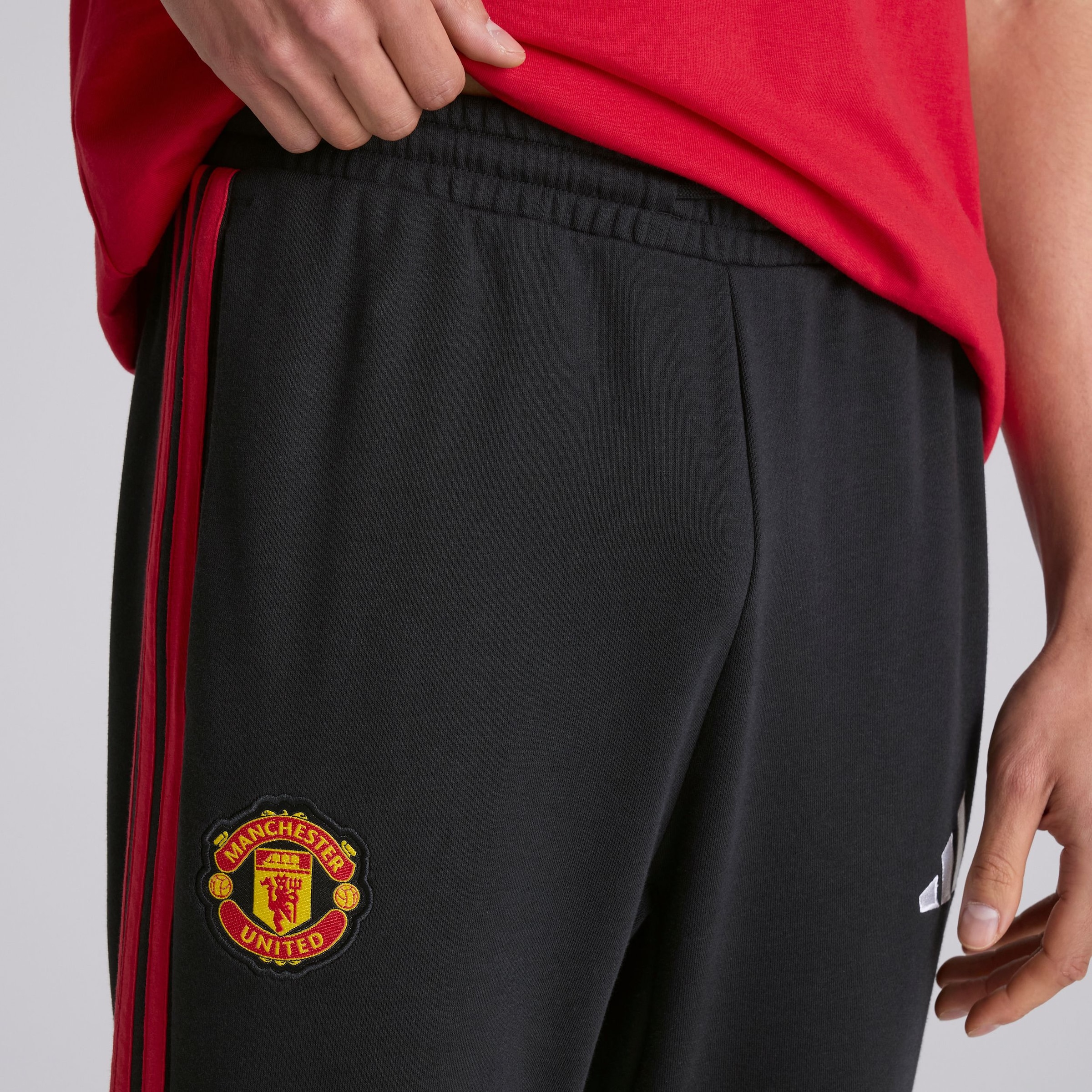 Manchester United x adidas DNA Track Pants Black Noir Détail [4-5]