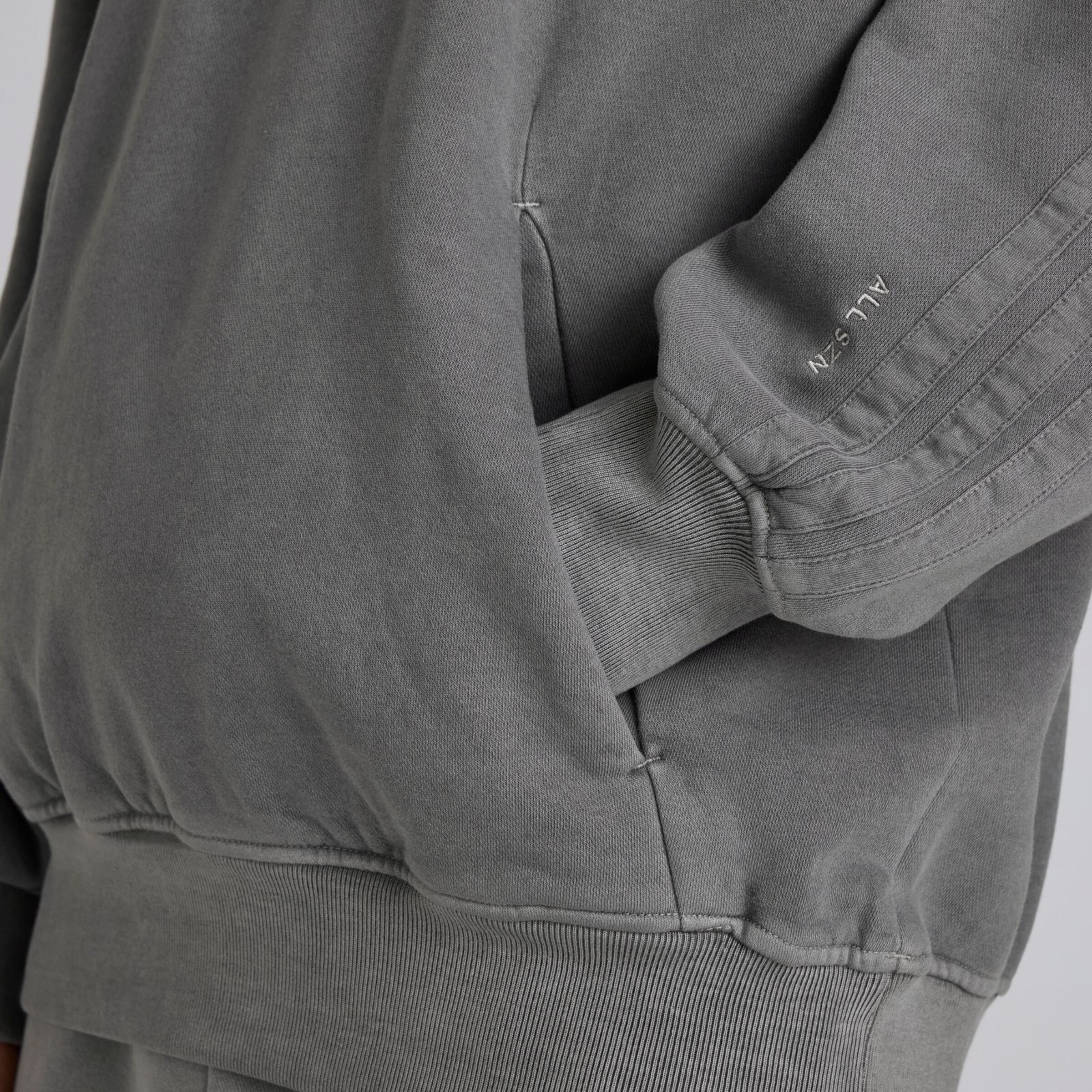 Manchester United x adidas ALL SZN Hoodie Washed Black Noir Détail [5-5]