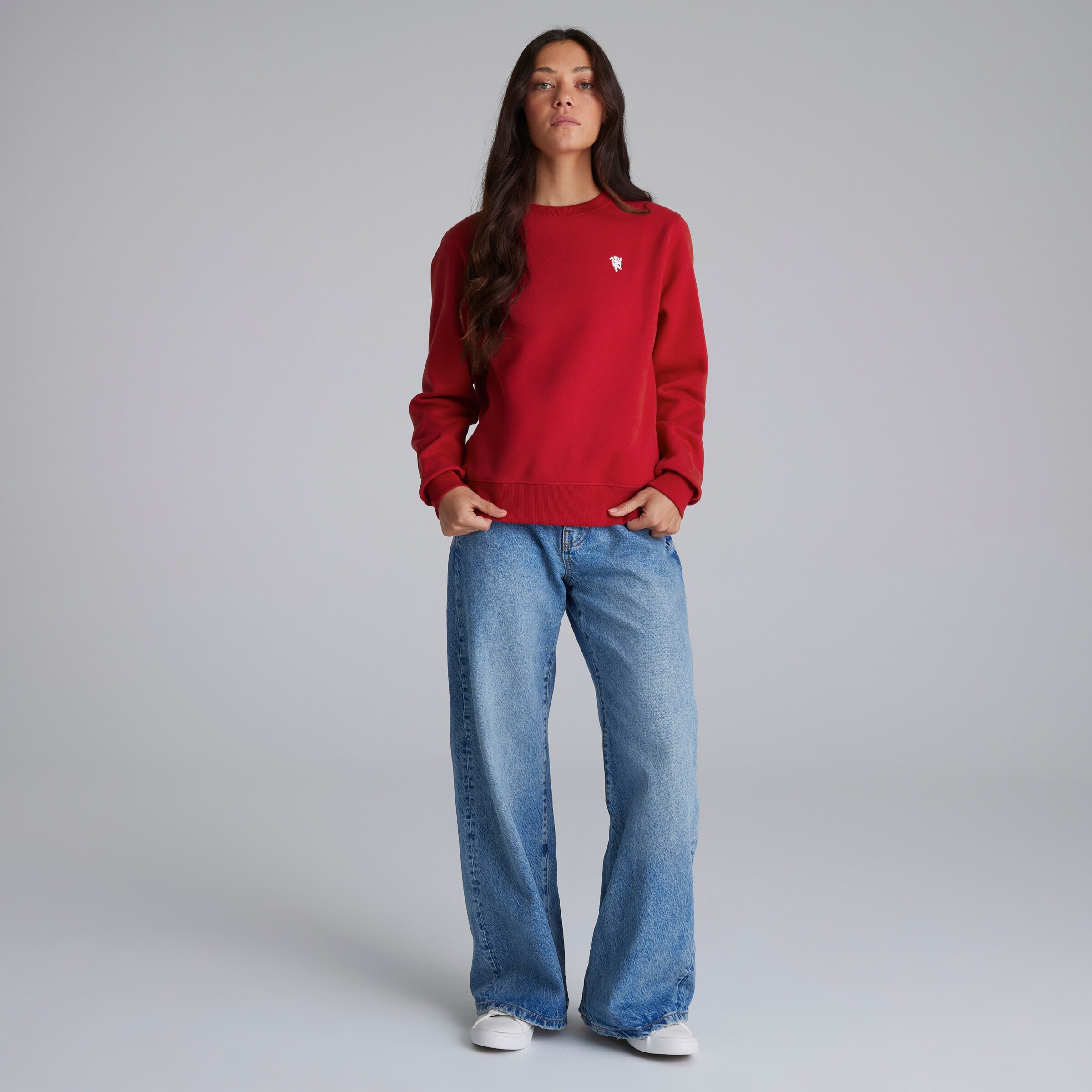 Manchester United Womens Devil Essentials Sweatshirt Red Red Detail [3-4]