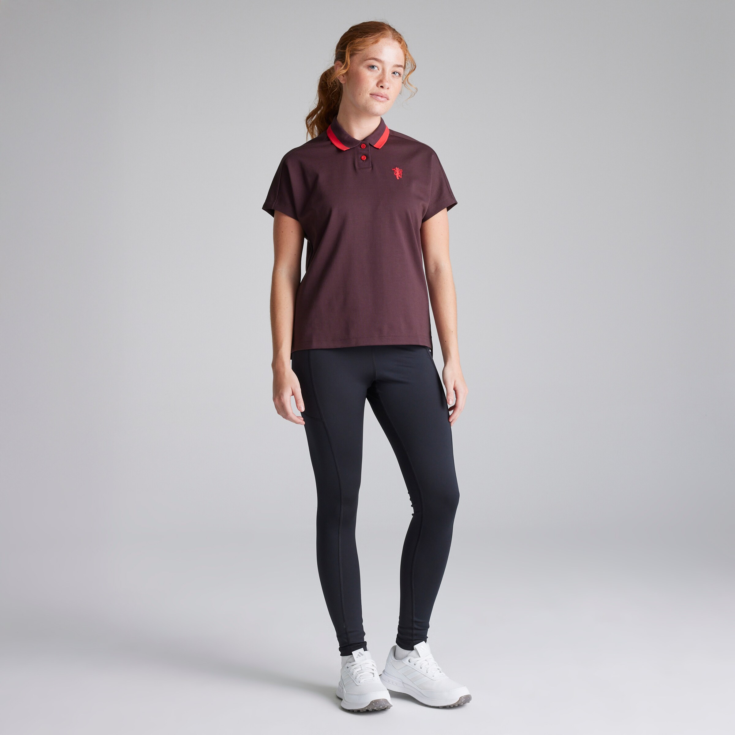 Manchester United x adidas Womens Golf Go-To Polo Shirt Burgundy Détail [3-5]