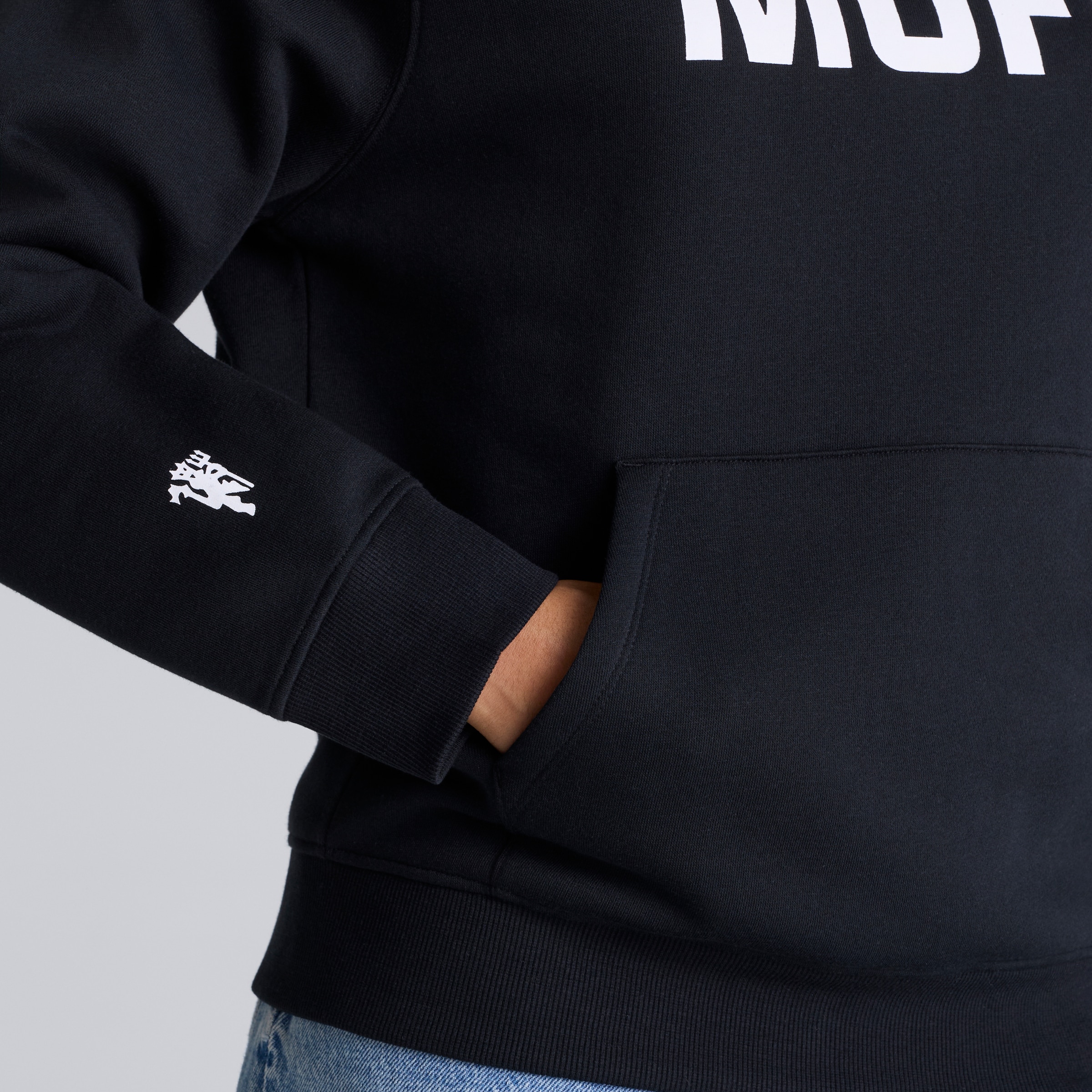 Manchester United MUFC Womens Hoodie Black Black Detail [4-5]