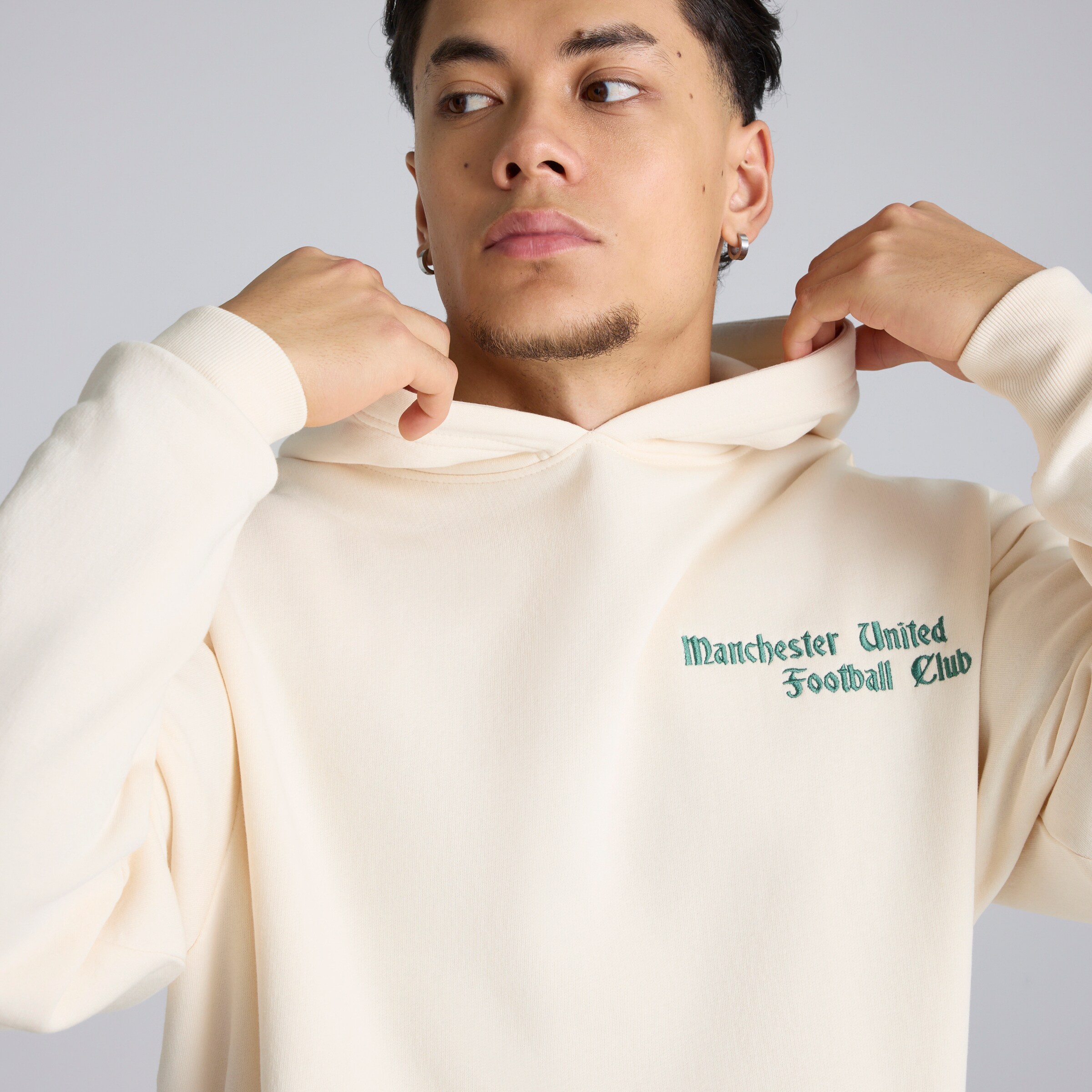 Manchester United Archive Overhead Hoodie Cream Beige Detail [6-6]