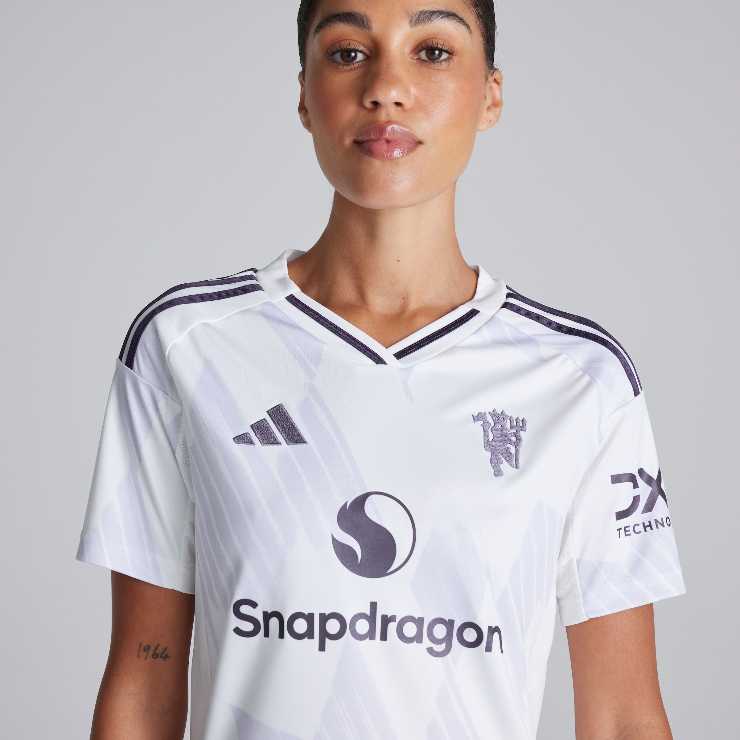 Manchester United Womens 25/26 Away Jersey White Detail [5-5]