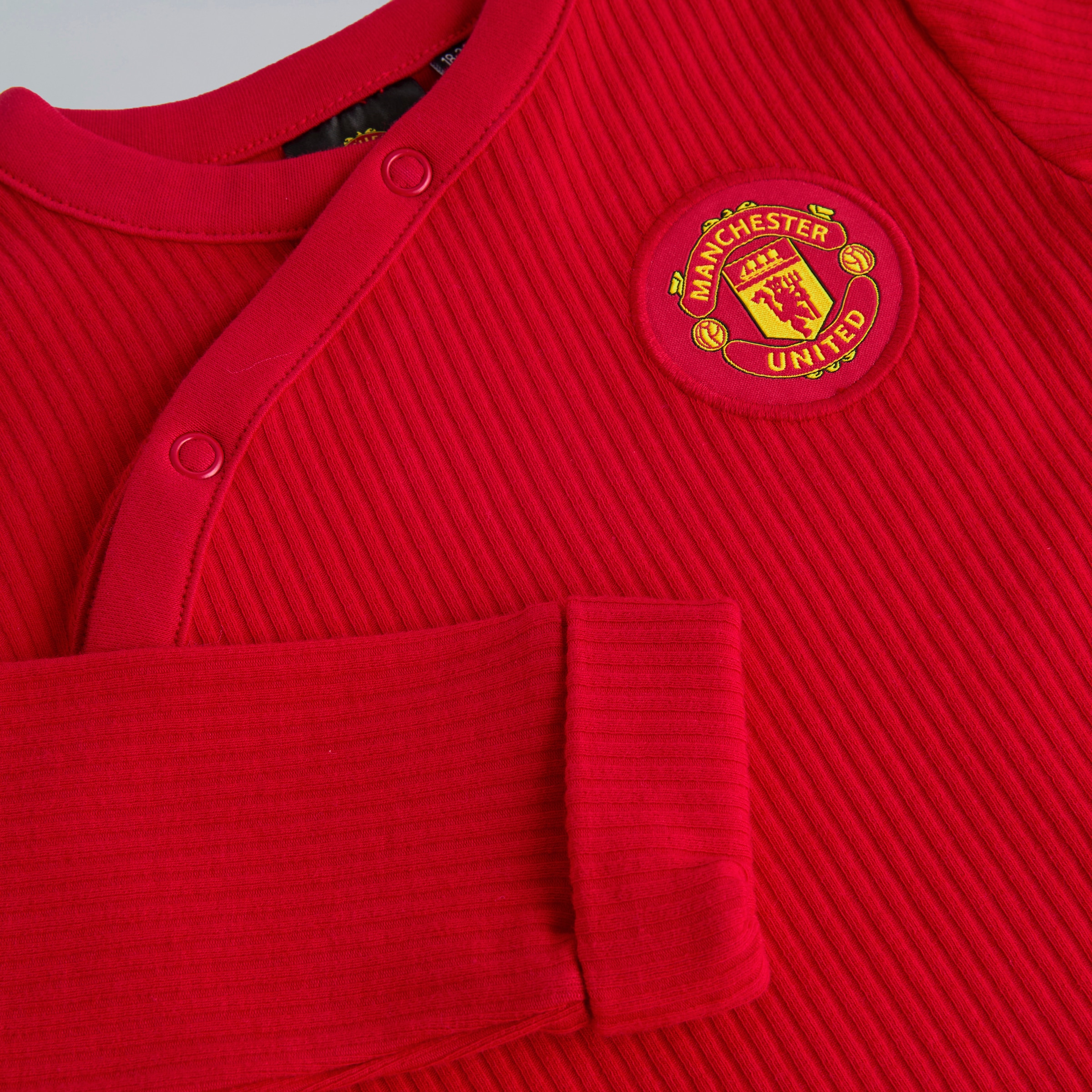 Manchester United Baby Bodysuit, Pants & Hat Gift Set Red Red Detail [3-4]