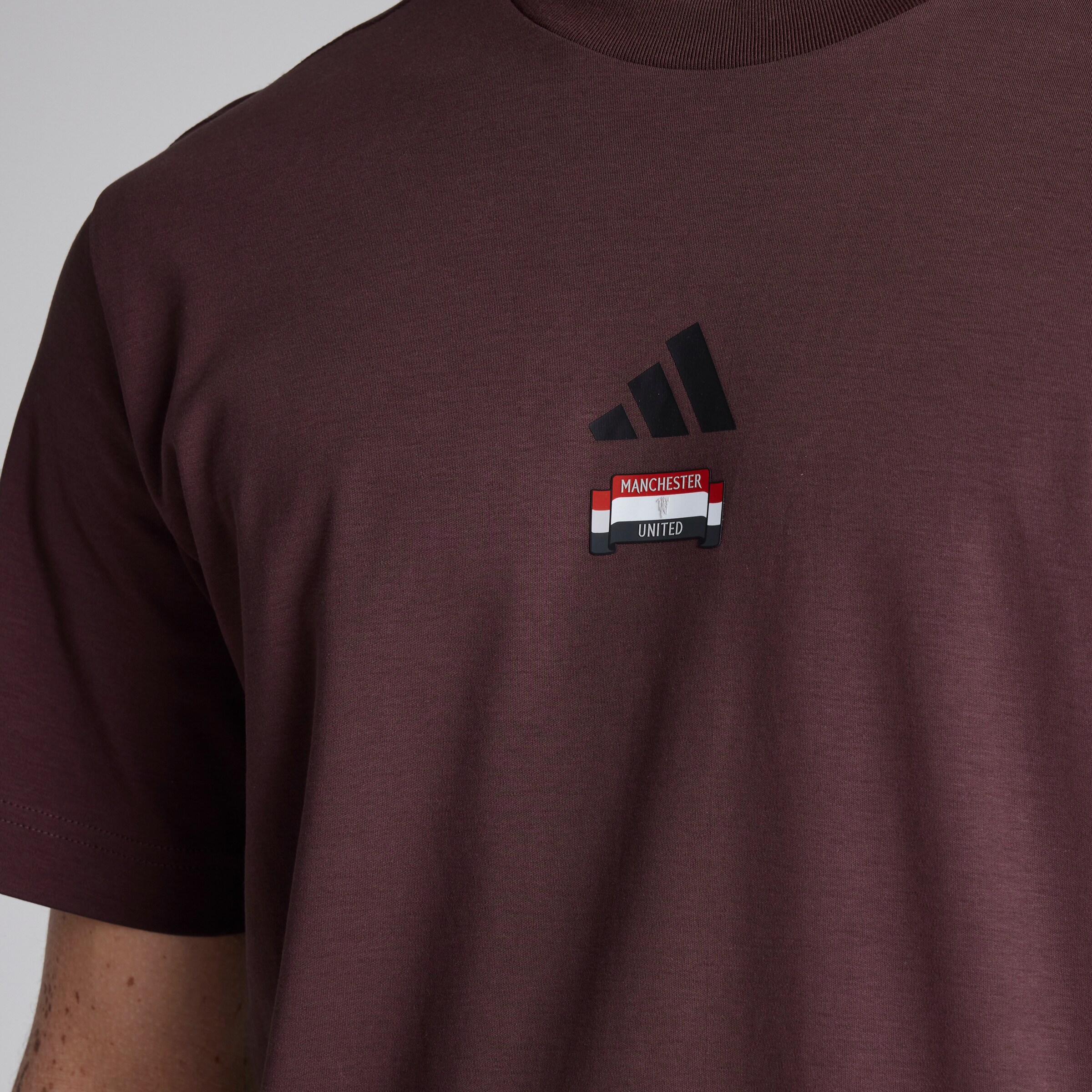 Manchester United x adidas City Escape T-Shirt Red Red Detail [5-5]