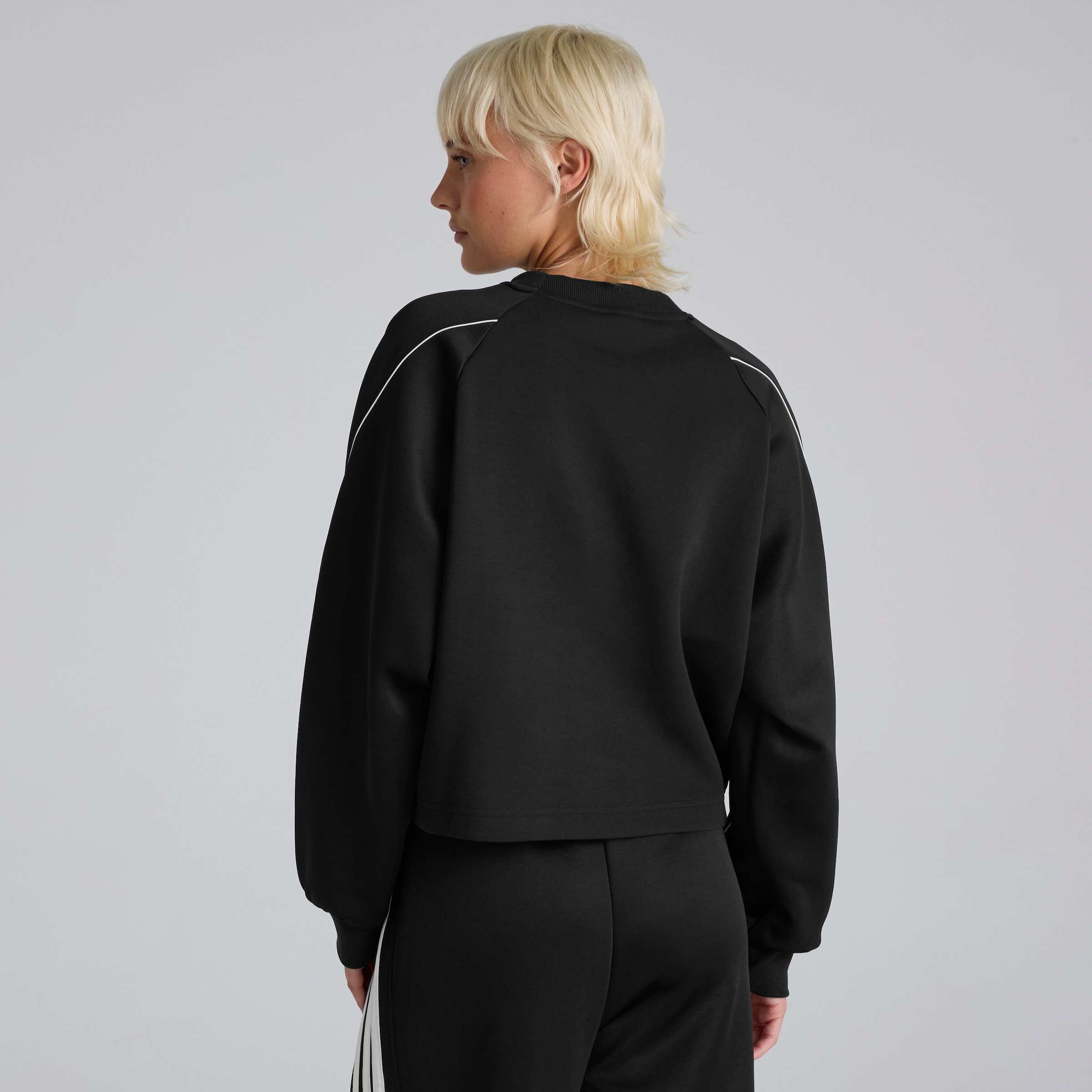 Manchester United x adidas Womens Stadium Crewneck Sweatshirt Black Noir Détail [2-5]